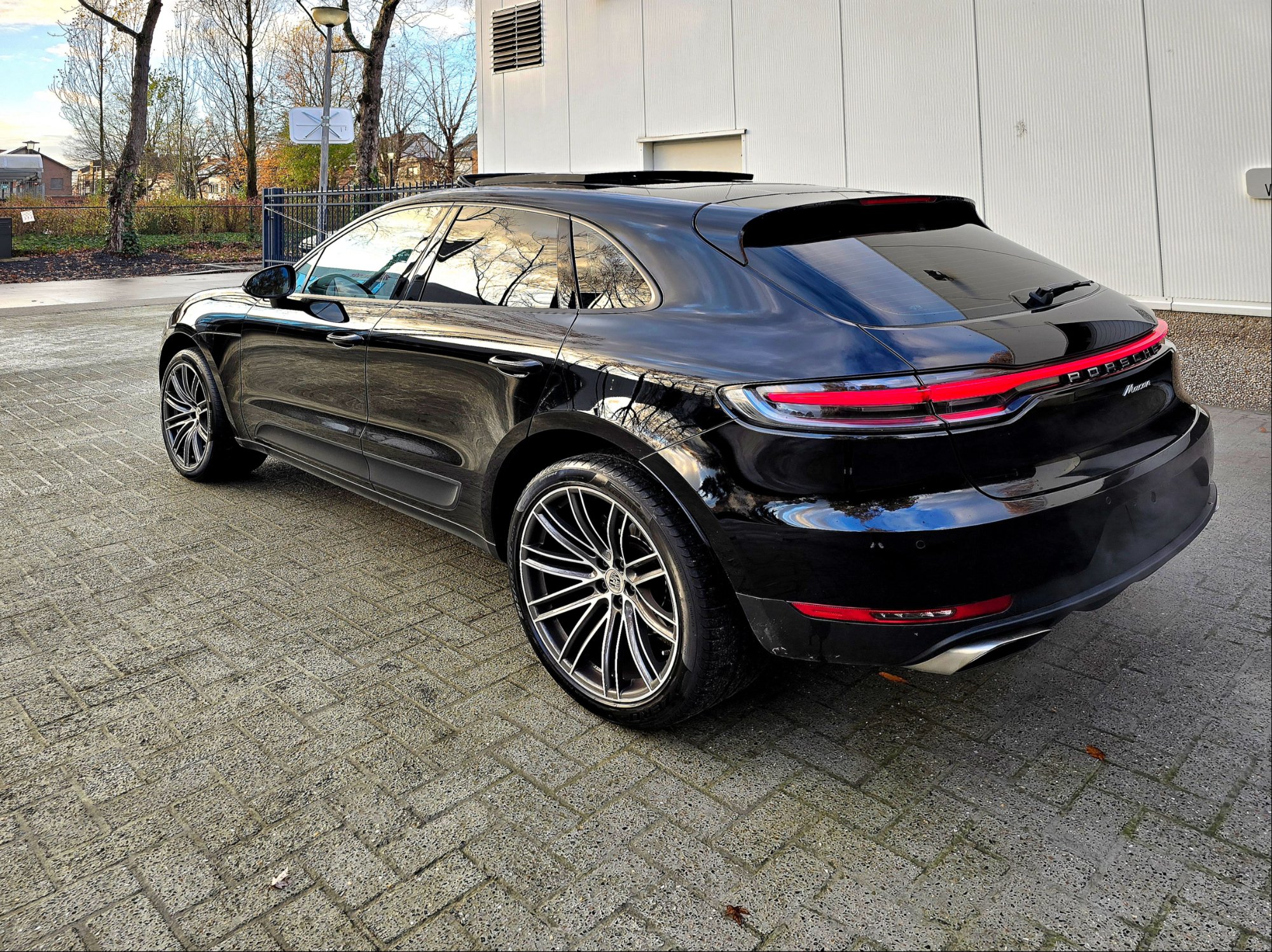 2020 Porsche Macan   