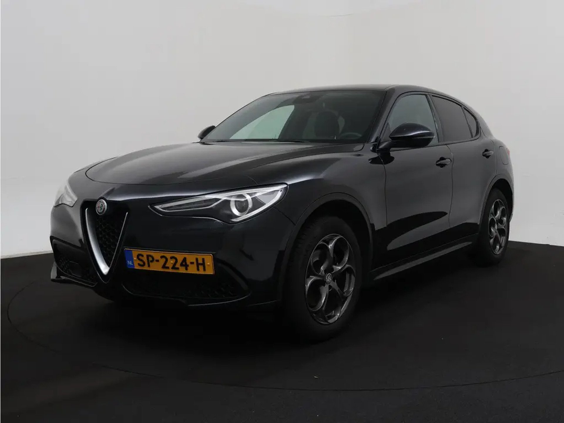 Alfa Romeo Stelvio 2.0 Super - Petrol - Automatic - 200 hp - 238.717 km