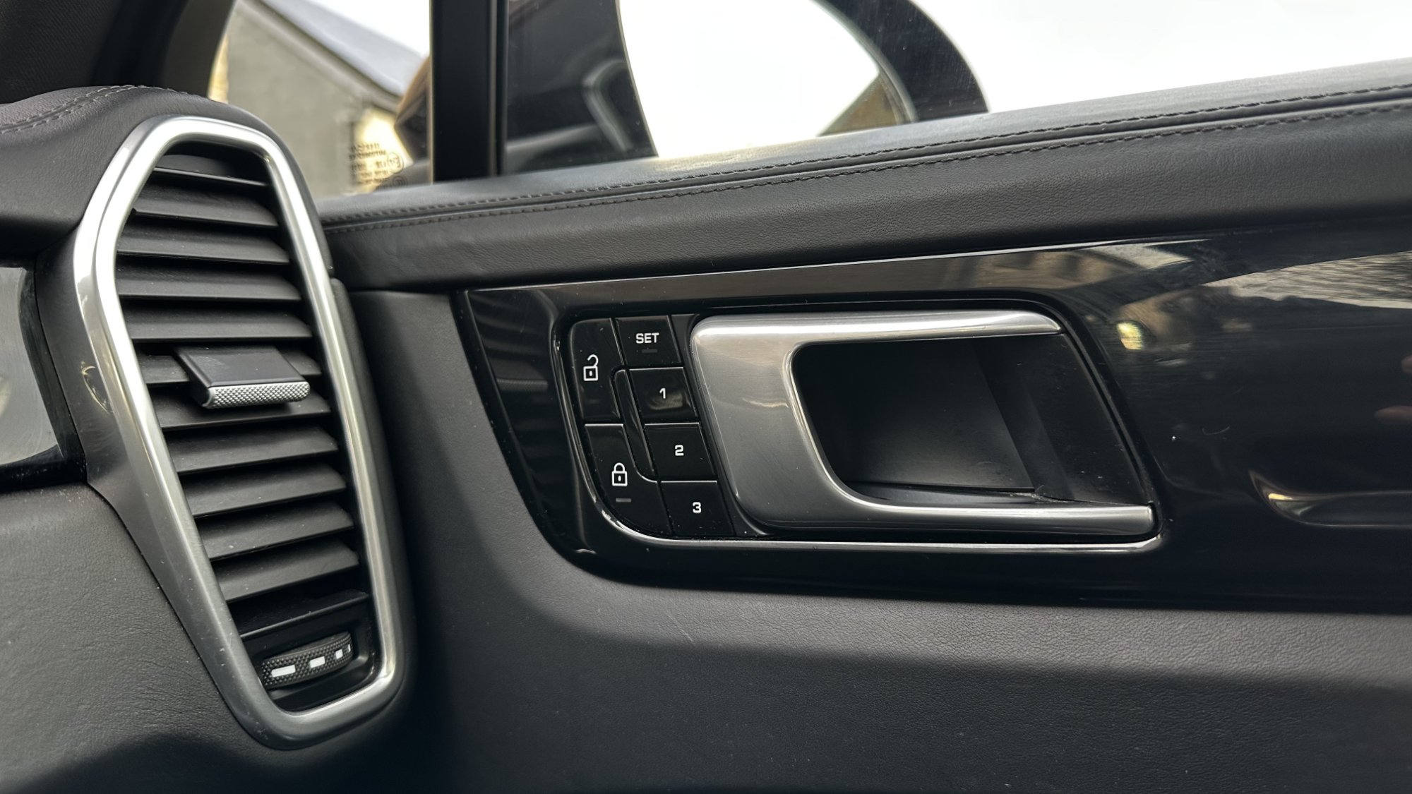 2019 Porsche Cayenne   AWD