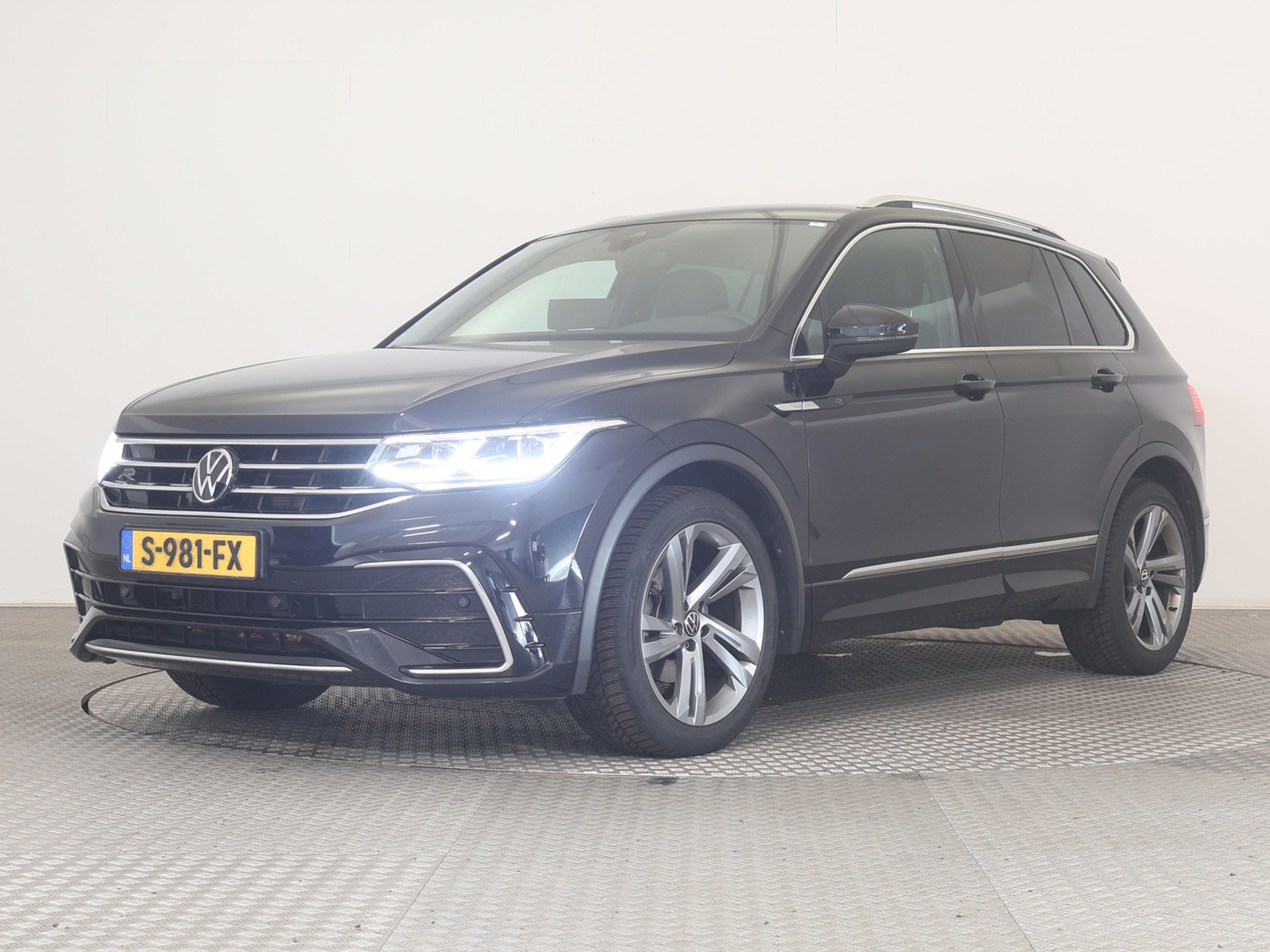 Volkswagen Tiguan 1.5 TSI R-Line - Petrol - Automatic - 150 hp - 121.206 km