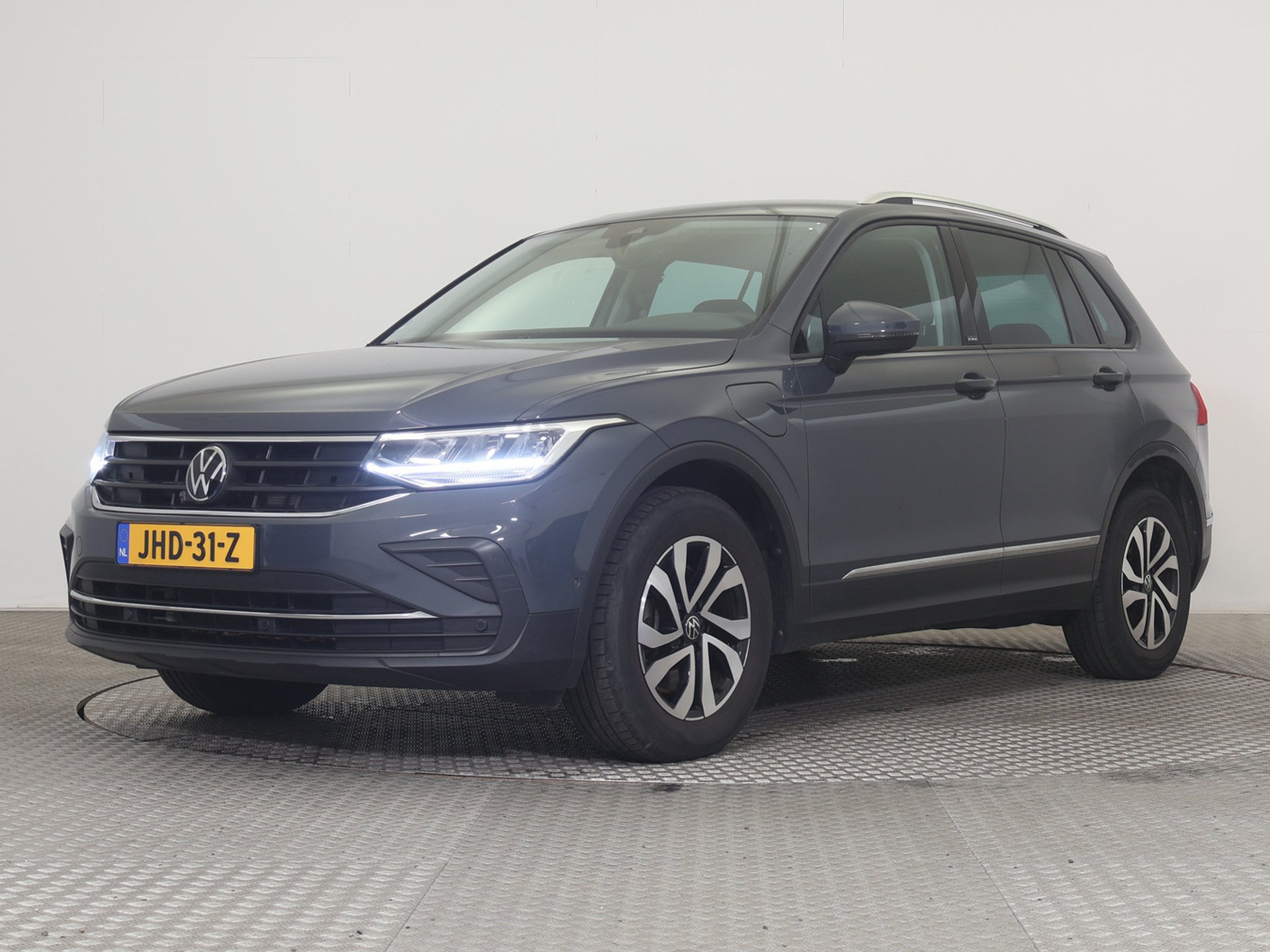 Volkswagen Tiguan 1.4 TSI R-Line - Hybrid - Automatic - 150 hp - 52.896 km