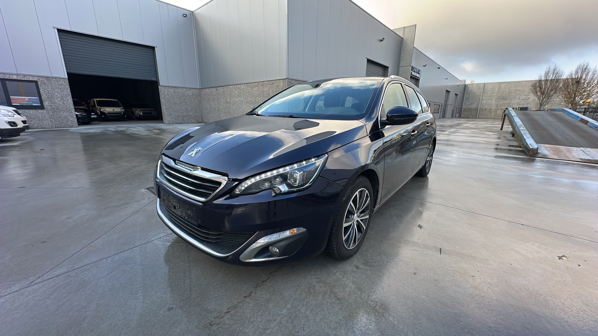 Peugeot 308 SW 1.2i Allure - Petrol - Manual - 130 hp - 108.551 km