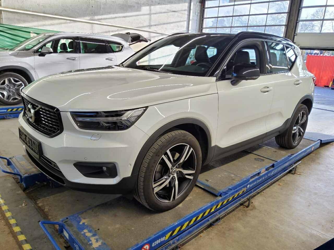 Volvo XC40 B4 Plus Dark - Petrol - Automatic - 197 hp - 54.304 km