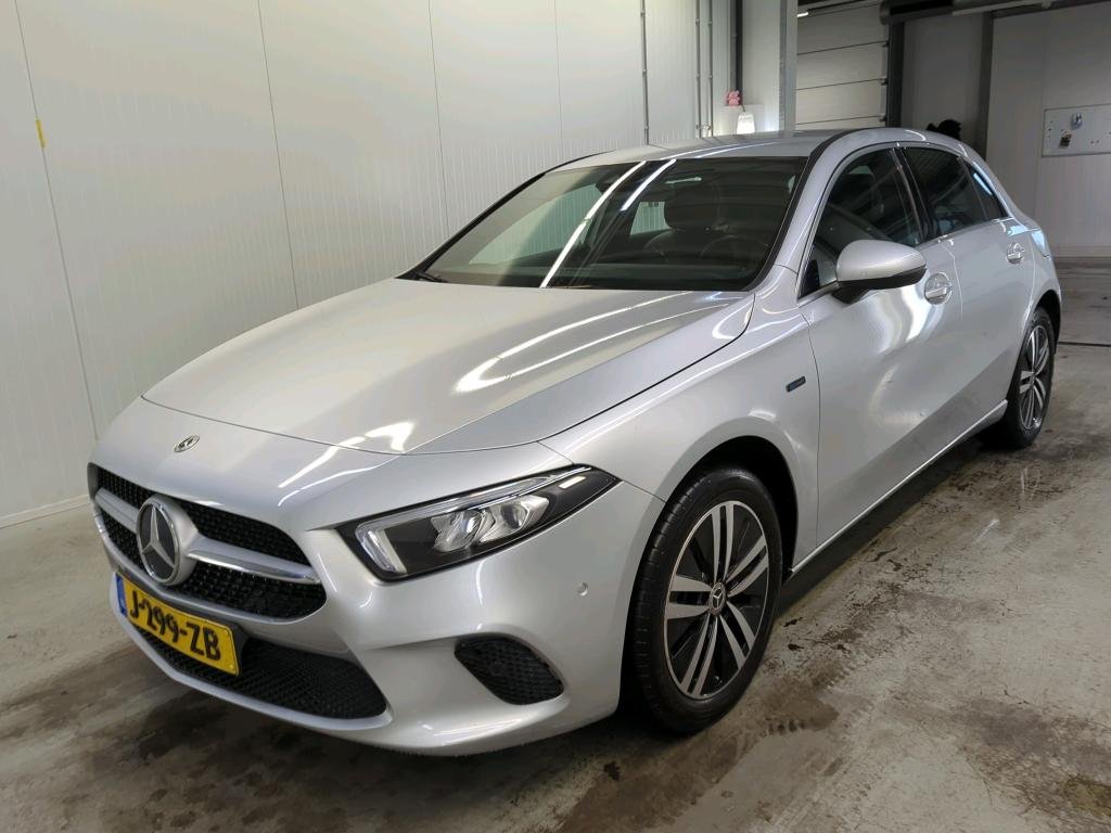Mercedes-Benz A 250e Business Solution - Hybrid - utomtic - 218 hp - 141.265 km