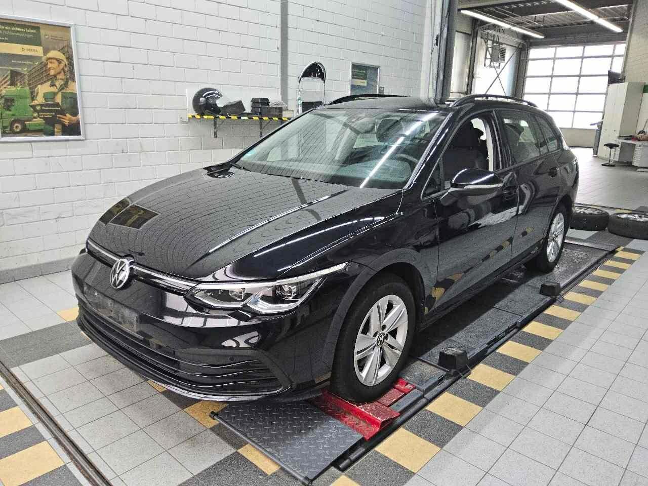 Volkswagen Golf Variant 2.0 TDI Life - Diesel - Automatic - 150 hp - 110.495 km