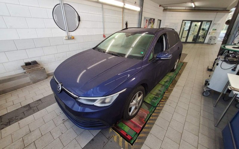 Volkswagen Golf Variant 2.0 TDI Life - Diesel - Automatic - 115 hp - 148.046 km