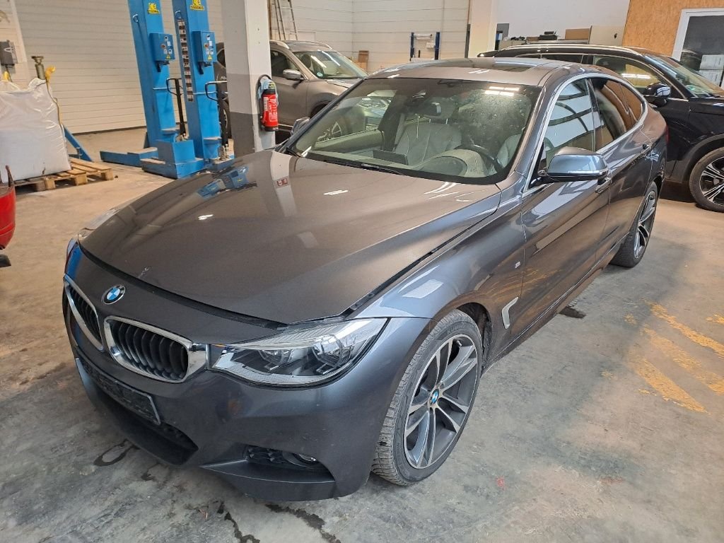BMW 3 Series 320i - Petrol - Automatic - 181 hp - 146.939 km