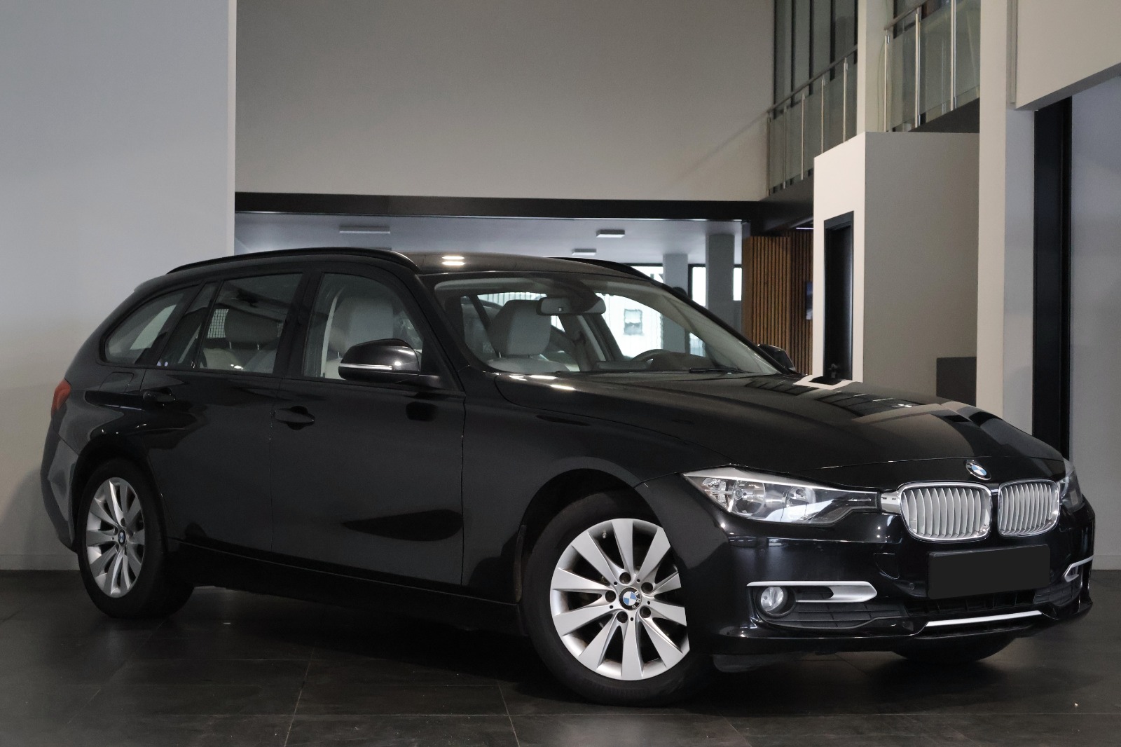 BMW 3 Series Touring 318d - Diesel - Automatic - 143 hp - 174.911 km 