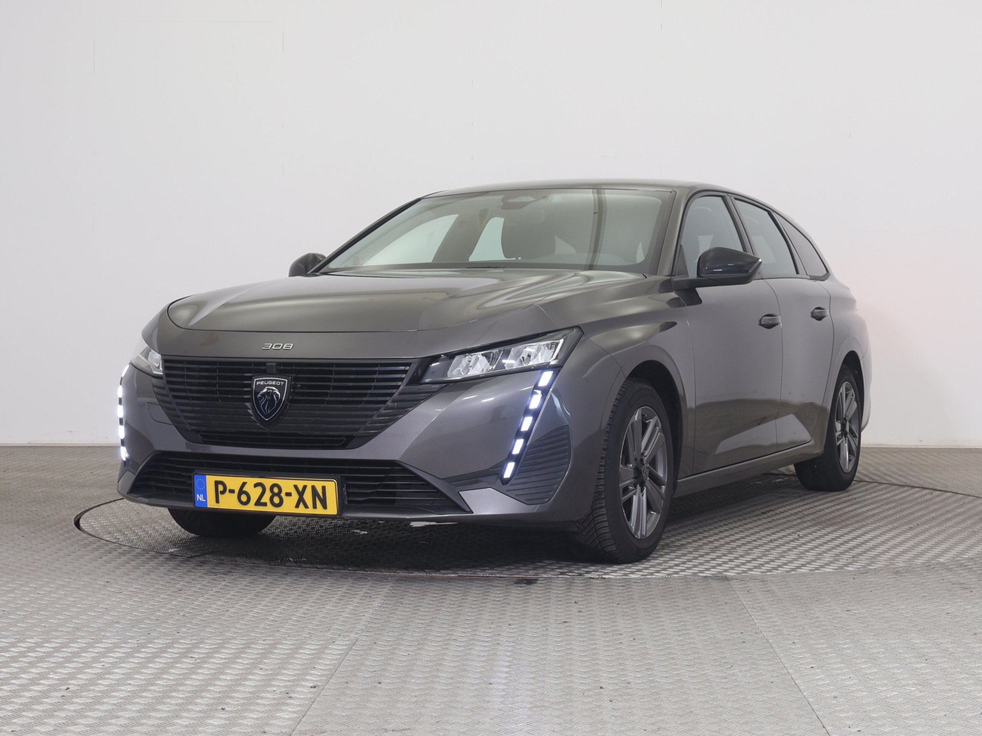 Peugeot 308 SW 1.2i Active Pack - Petrol - Manual - 131 hp - 62.378 km