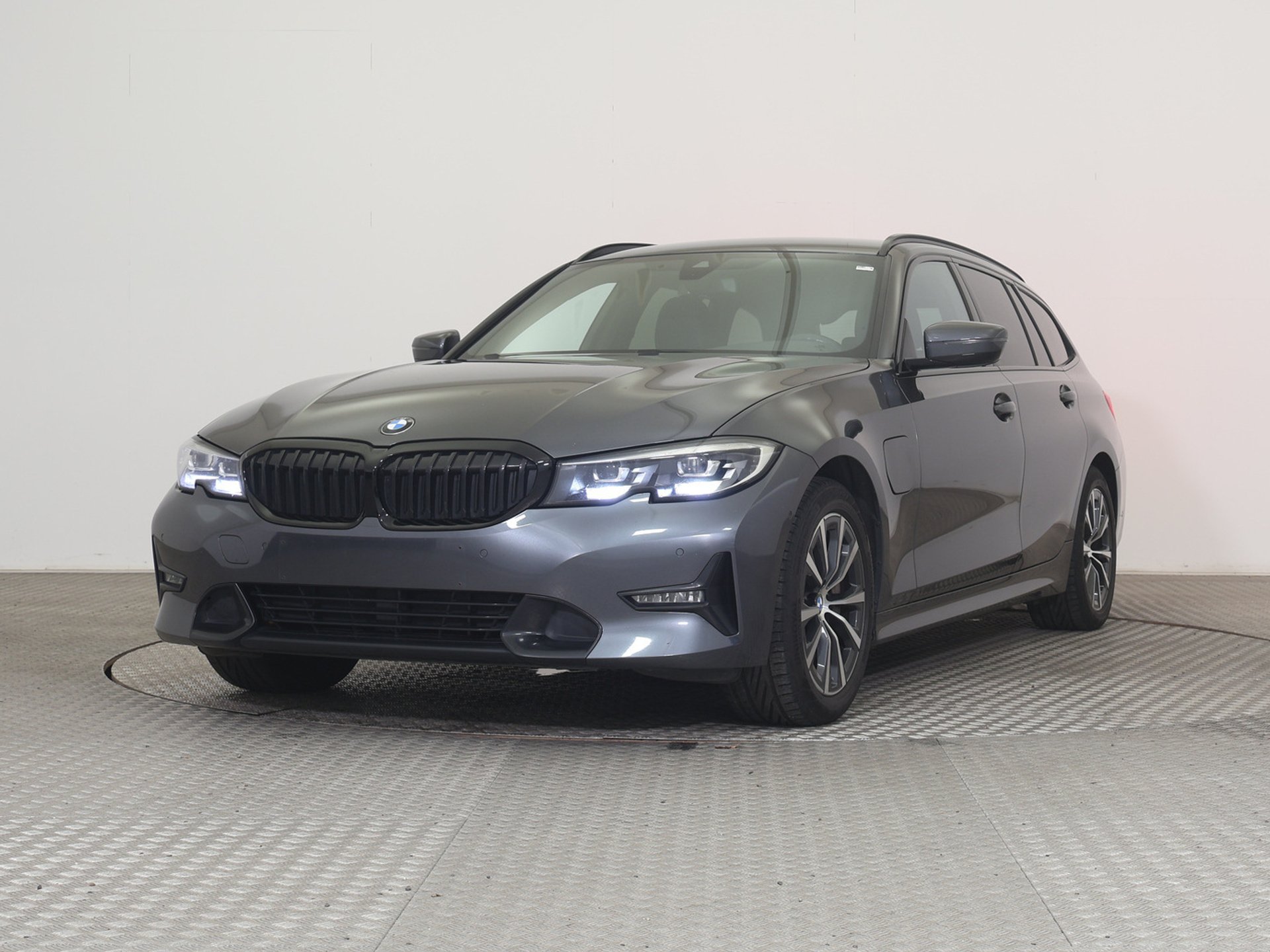 BMW 3 Series Touring 330e - Hybrid - Automatic - 292 hp - 150.582 km