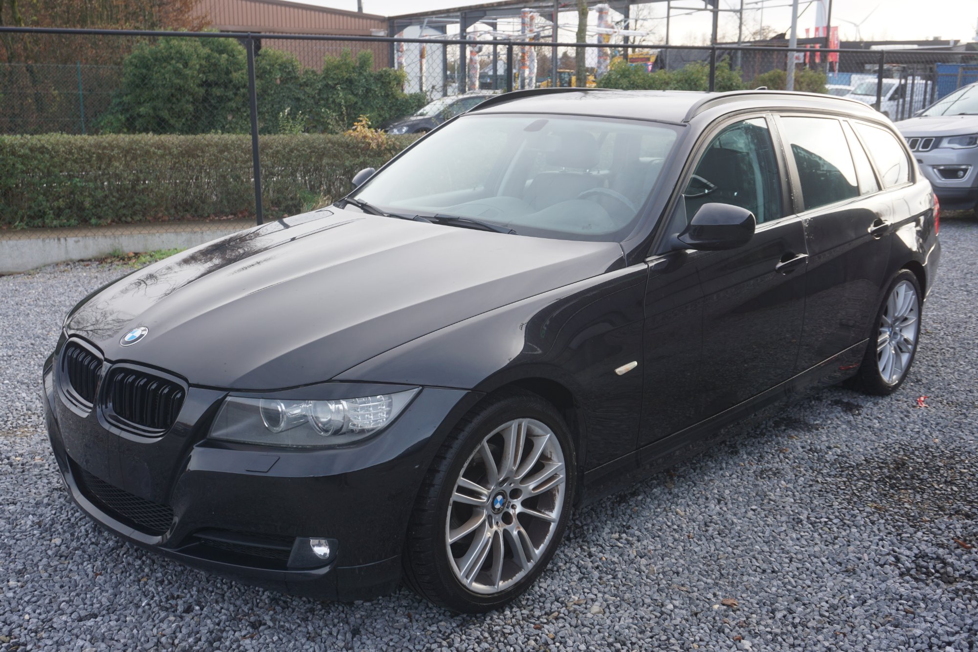 BMW 3 Series Touring 318i - Petrol - Automatic - 143 hp - 200.065 km