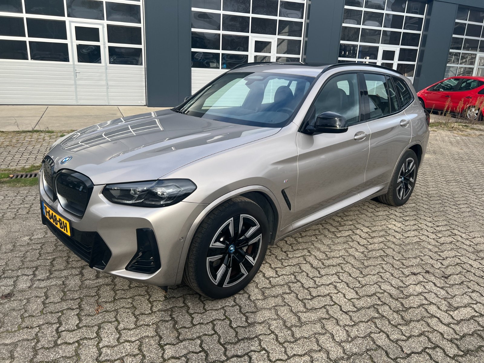 BMW iX3 74 kWh - Electric - Automatic - 286 hp - 95.659 km