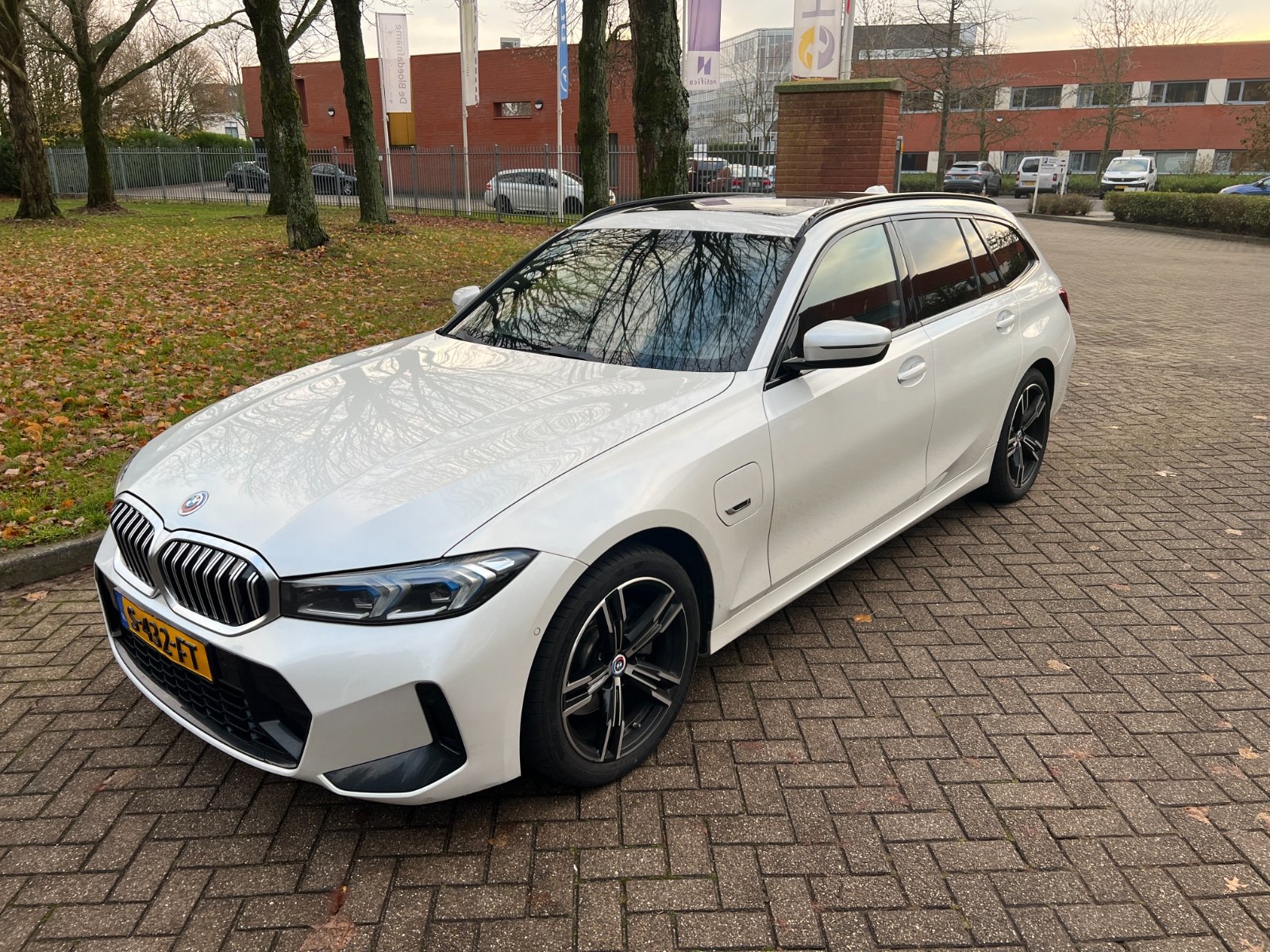BMW 3 Series Touring 330e - Hybrid - Automatic - 184 hp - 117.562 km