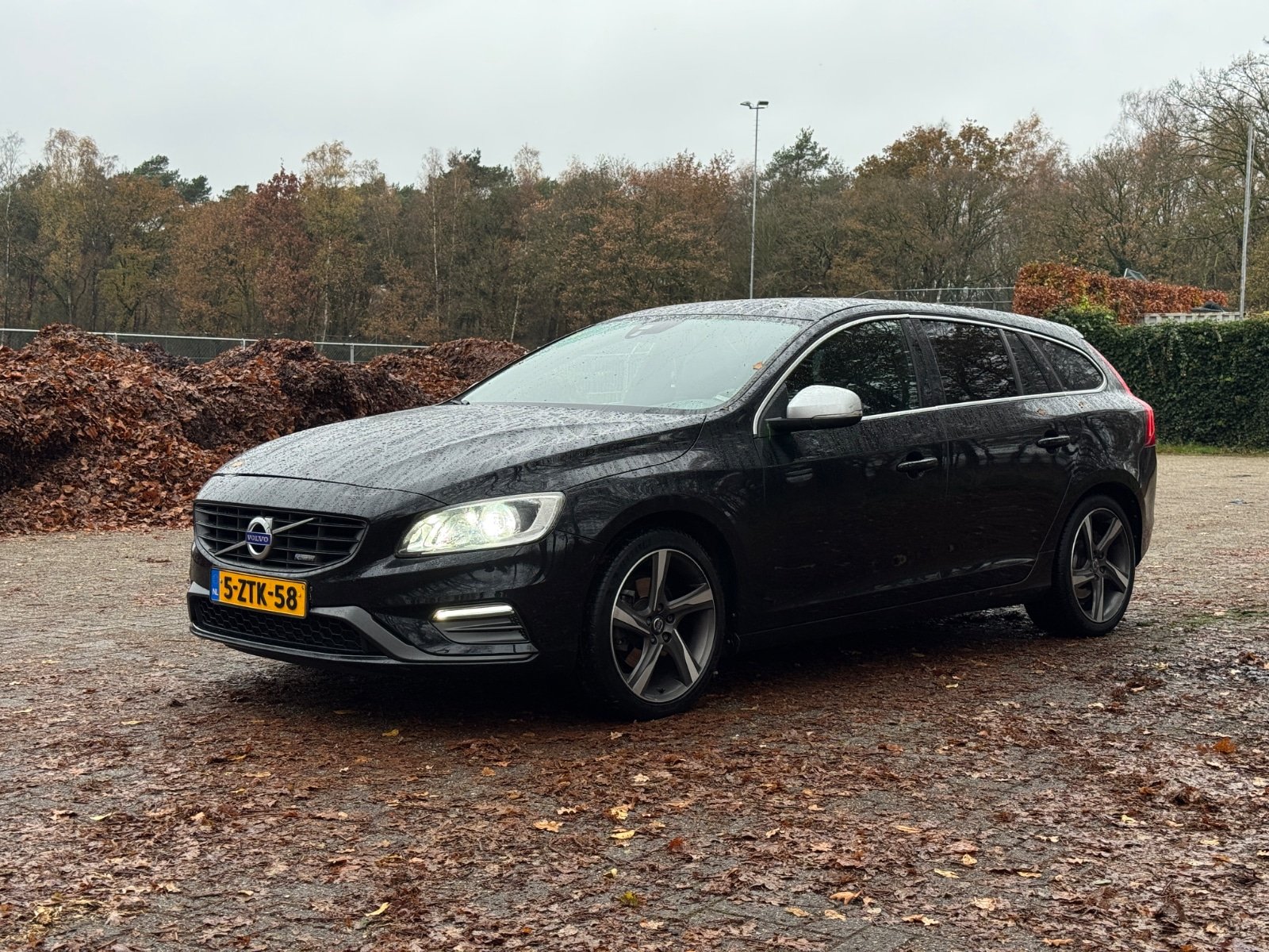 Volvo V60 T3 R-Design - Petrol - Automatic - 150 hp - 223.168 km