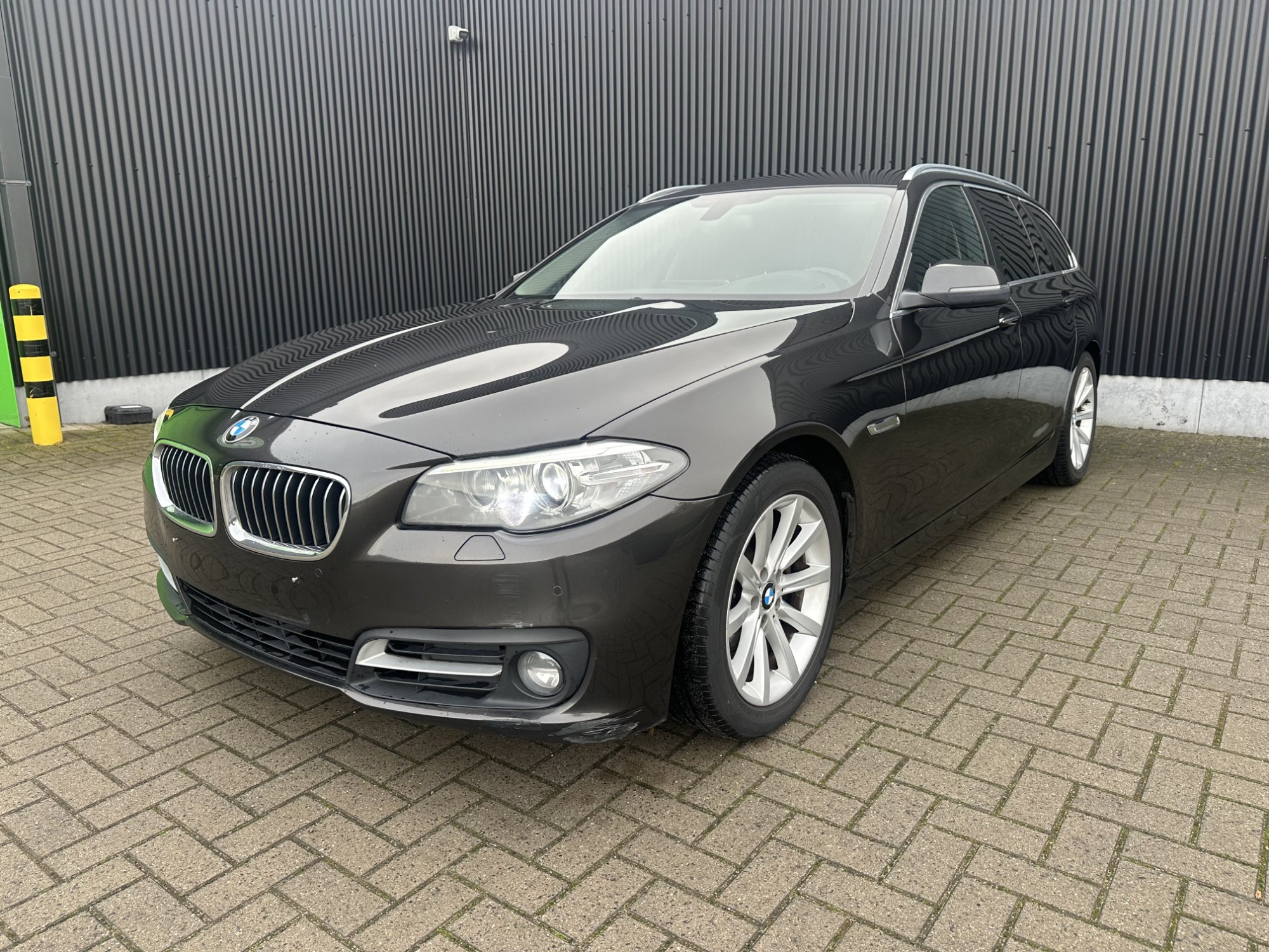 BMW 5 Series Touring 520 Business - Diesel - Automatic - 184 hp - 253.181 km