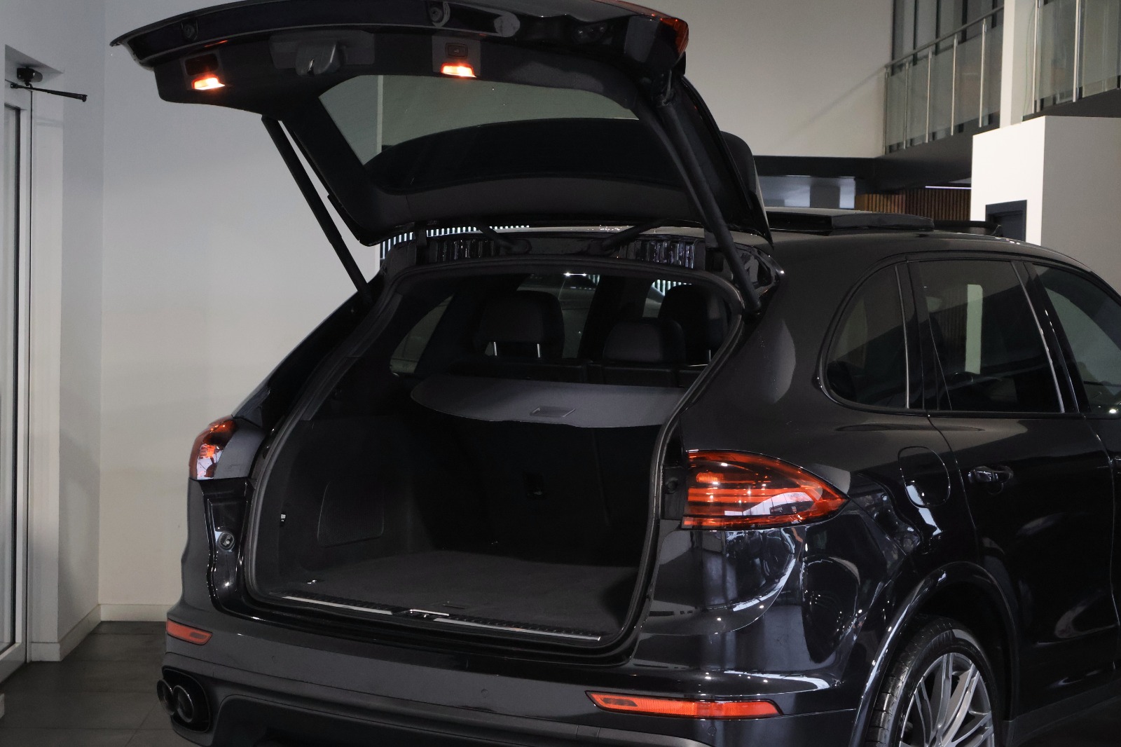 2017 Porsche Cayenne   AWD