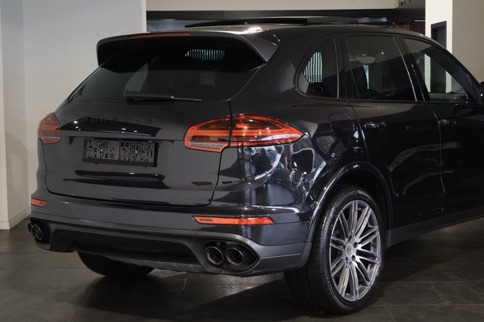 2017 Porsche Cayenne   AWD