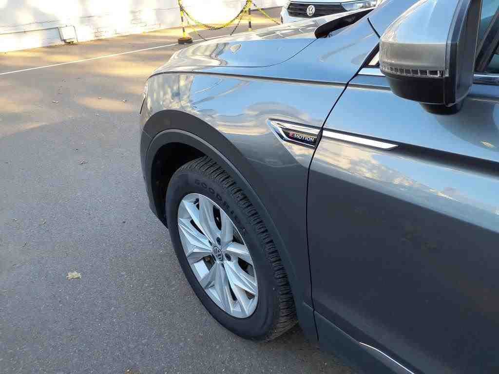 2017 Volkswagen Tiguan   AWD