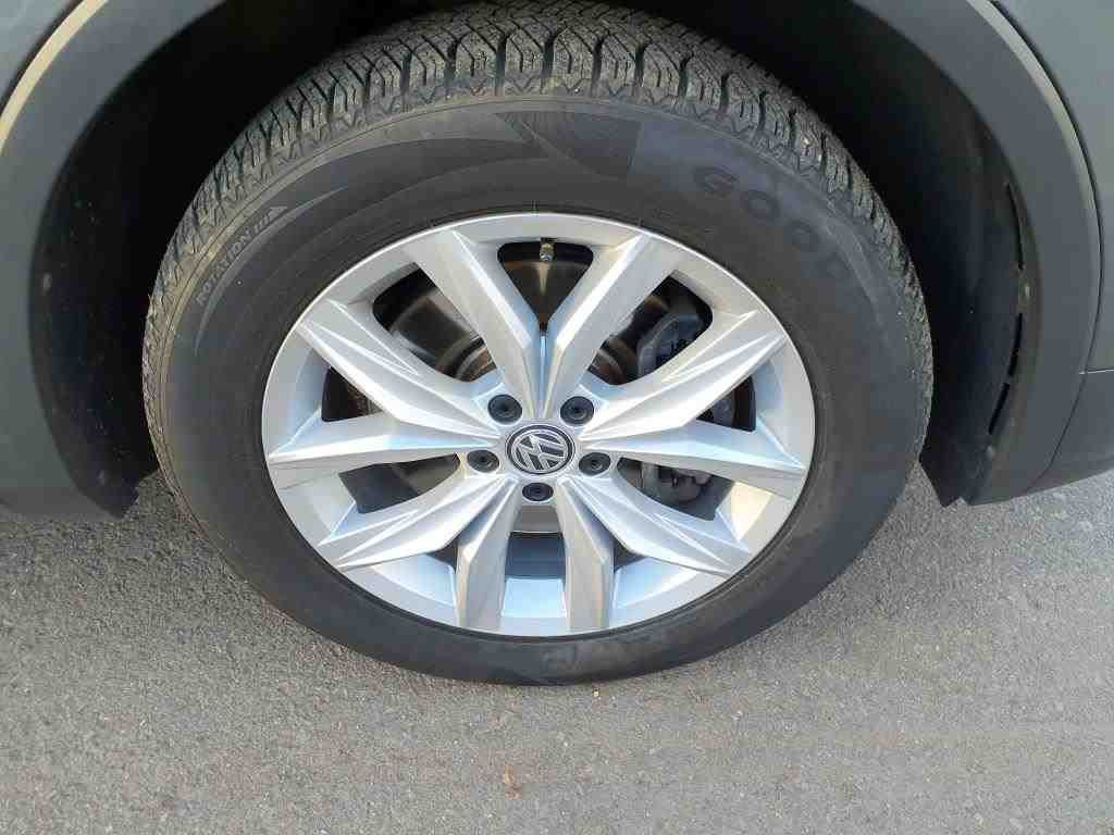 2017 Volkswagen Tiguan   AWD