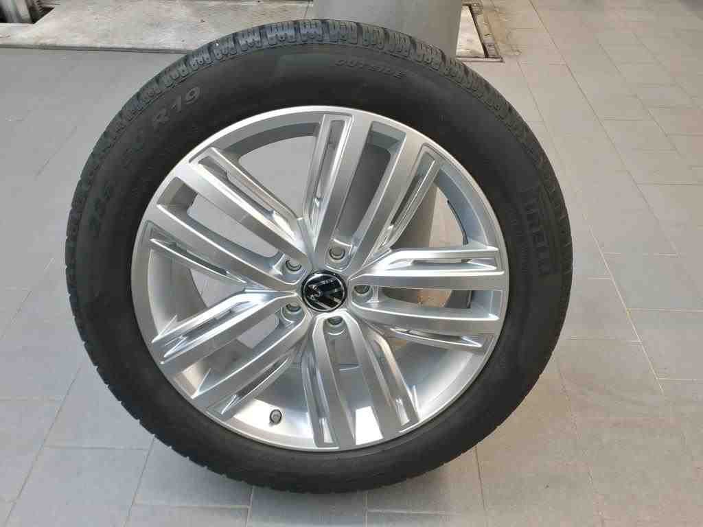 2017 Volkswagen Tiguan   AWD