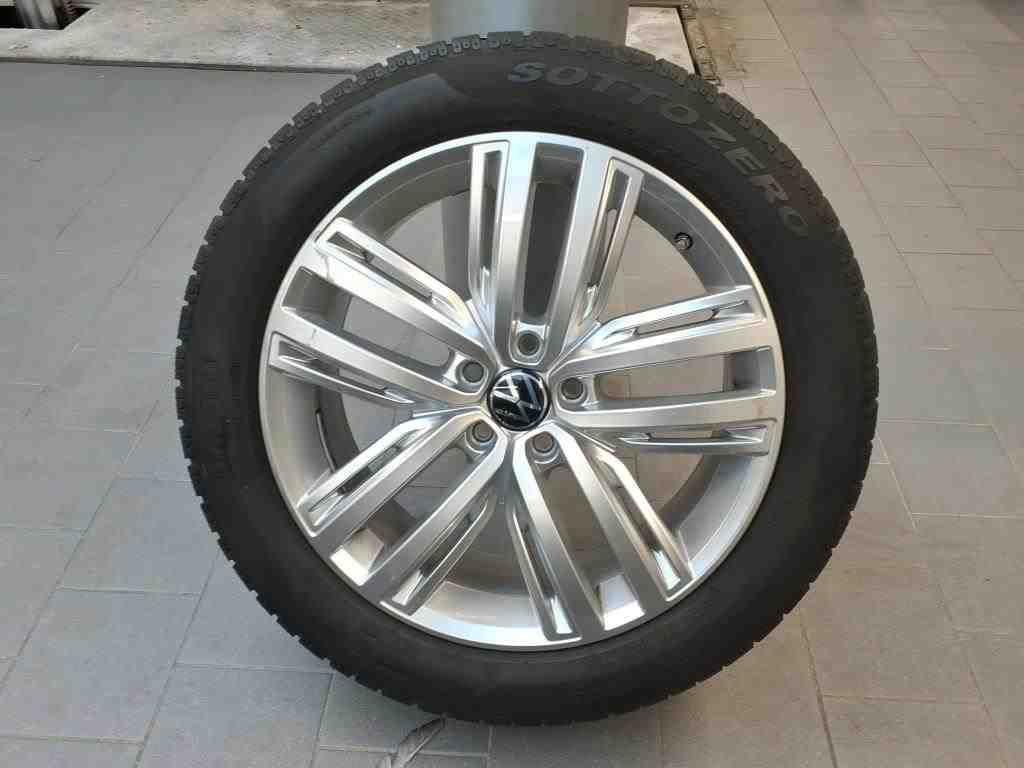 2017 Volkswagen Tiguan   AWD