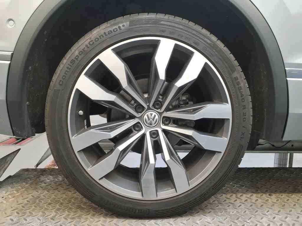 2017 Volkswagen Tiguan   AWD