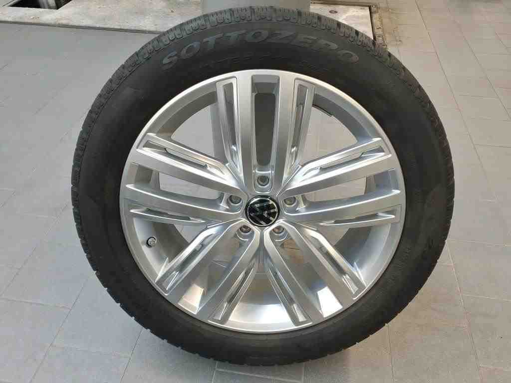 2017 Volkswagen Tiguan   AWD