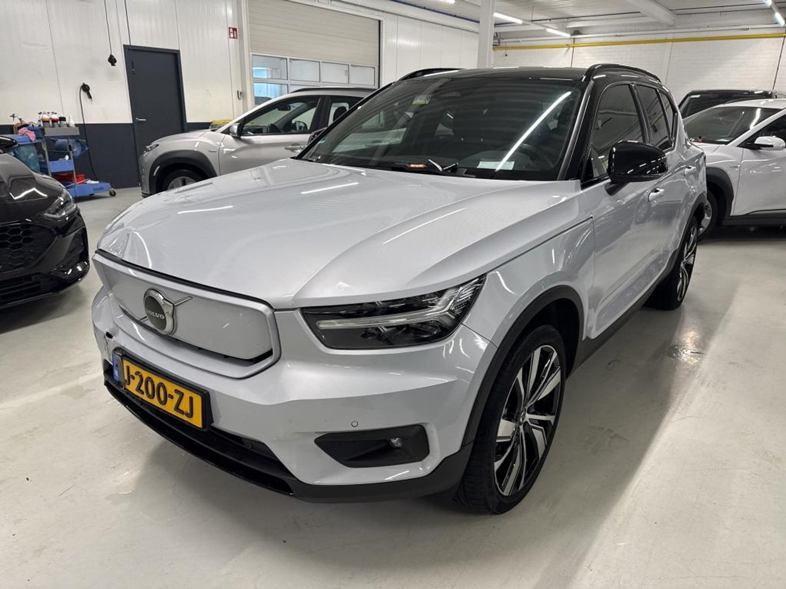 Volvo XC40 P8 R-Design - Electric - Automatic - 408 hp - 116.902 km