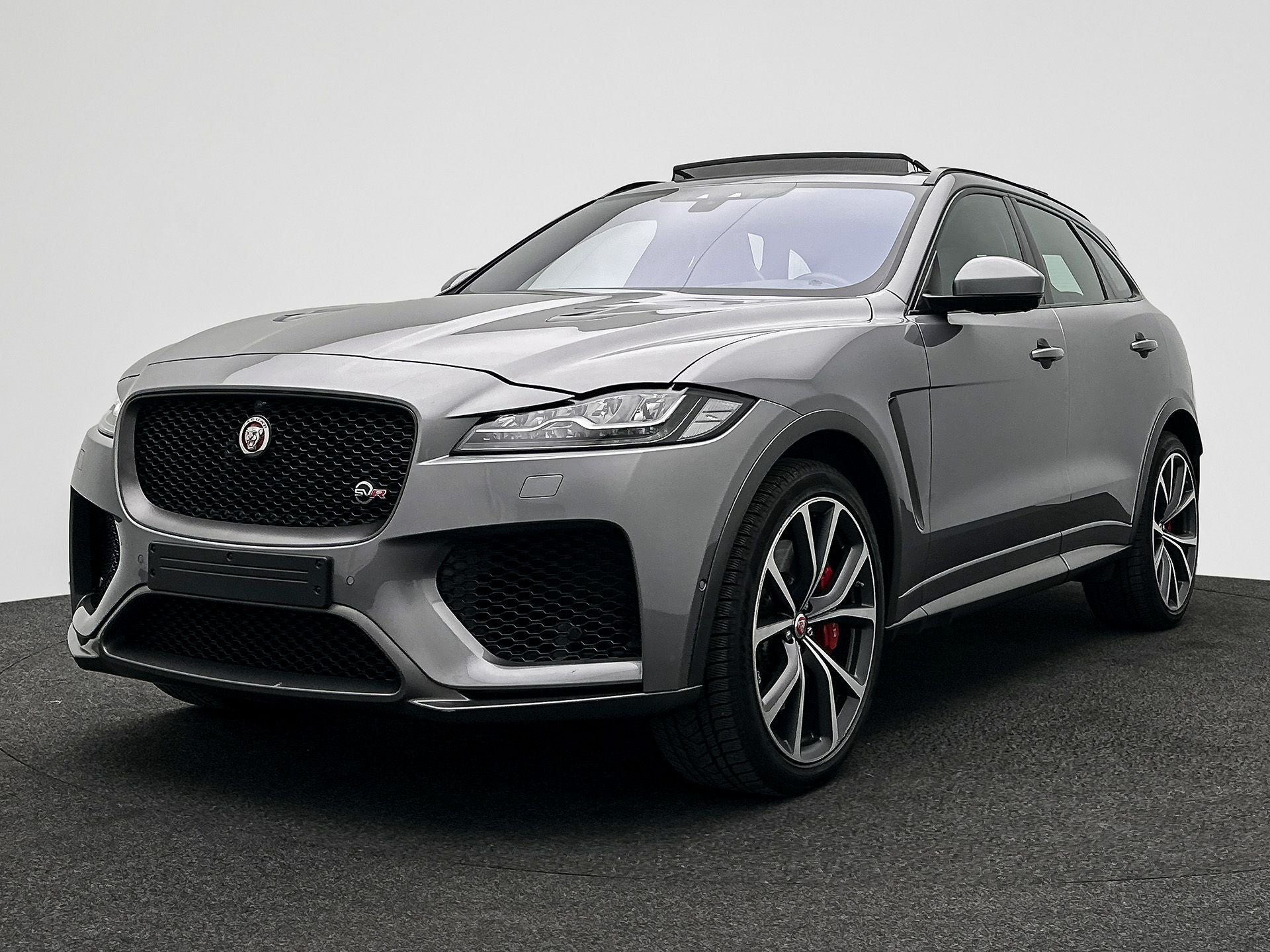 Jaguar F-Pace 5.0 SVR - Petrol - Automatic - 551 hp - 74.650 km
