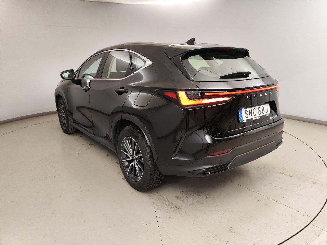 Lexus NX 350h - Hybrid - Automatic - 242 hp - 22.005 km