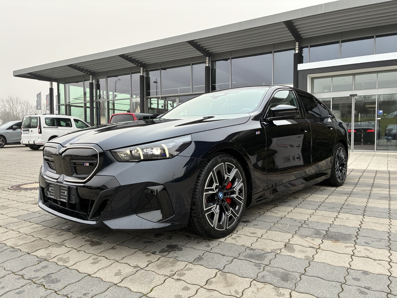 BMW i5 60 - Electric - Automatic - 601 hp - 7.600 km