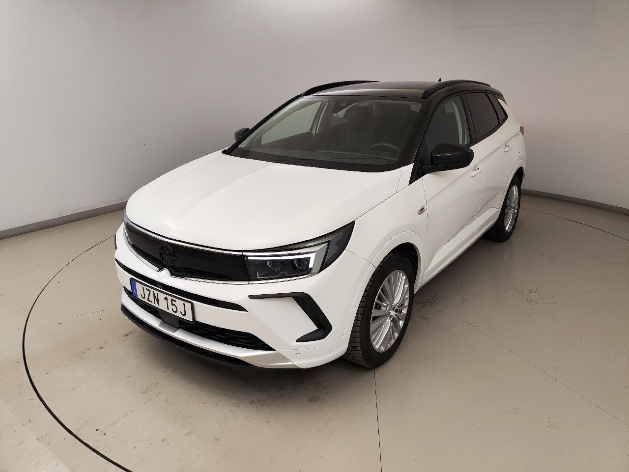 Opel Grandland X 1.6 - Hybrid - Automatic - 224 hp - 61.800 km