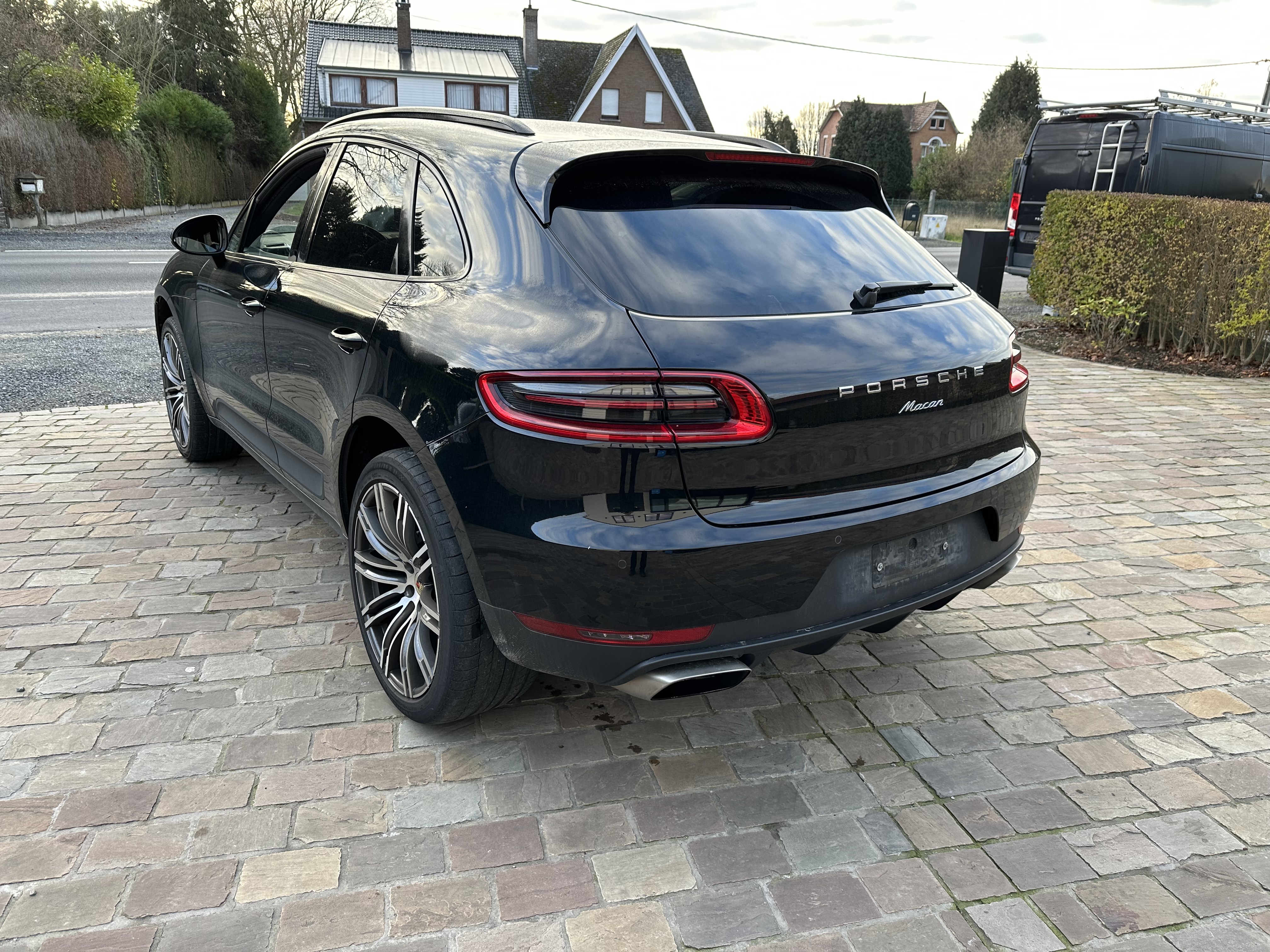 2017 Porsche Macan   AWD