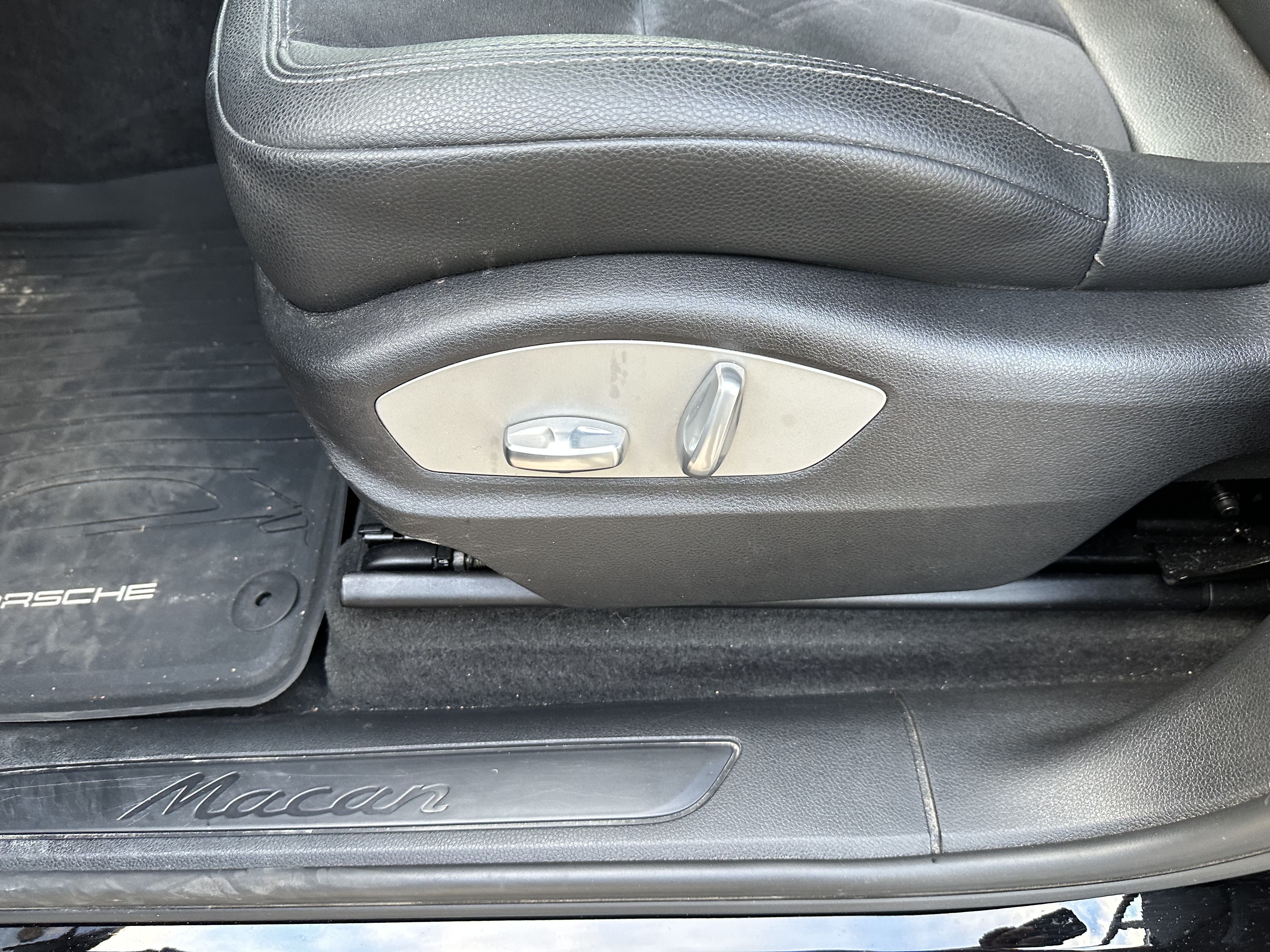 2017 Porsche Macan   AWD