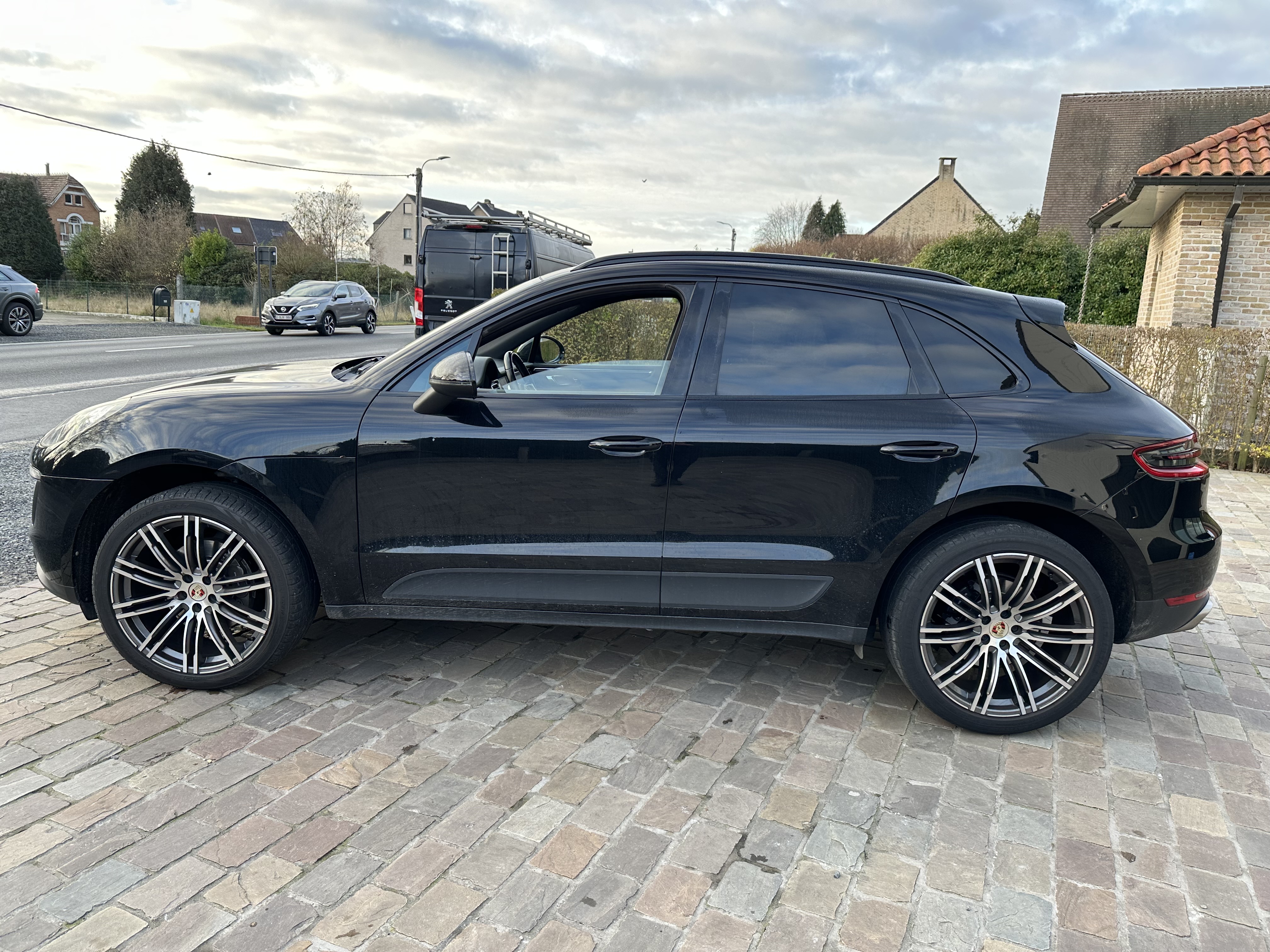 2017 Porsche Macan   AWD