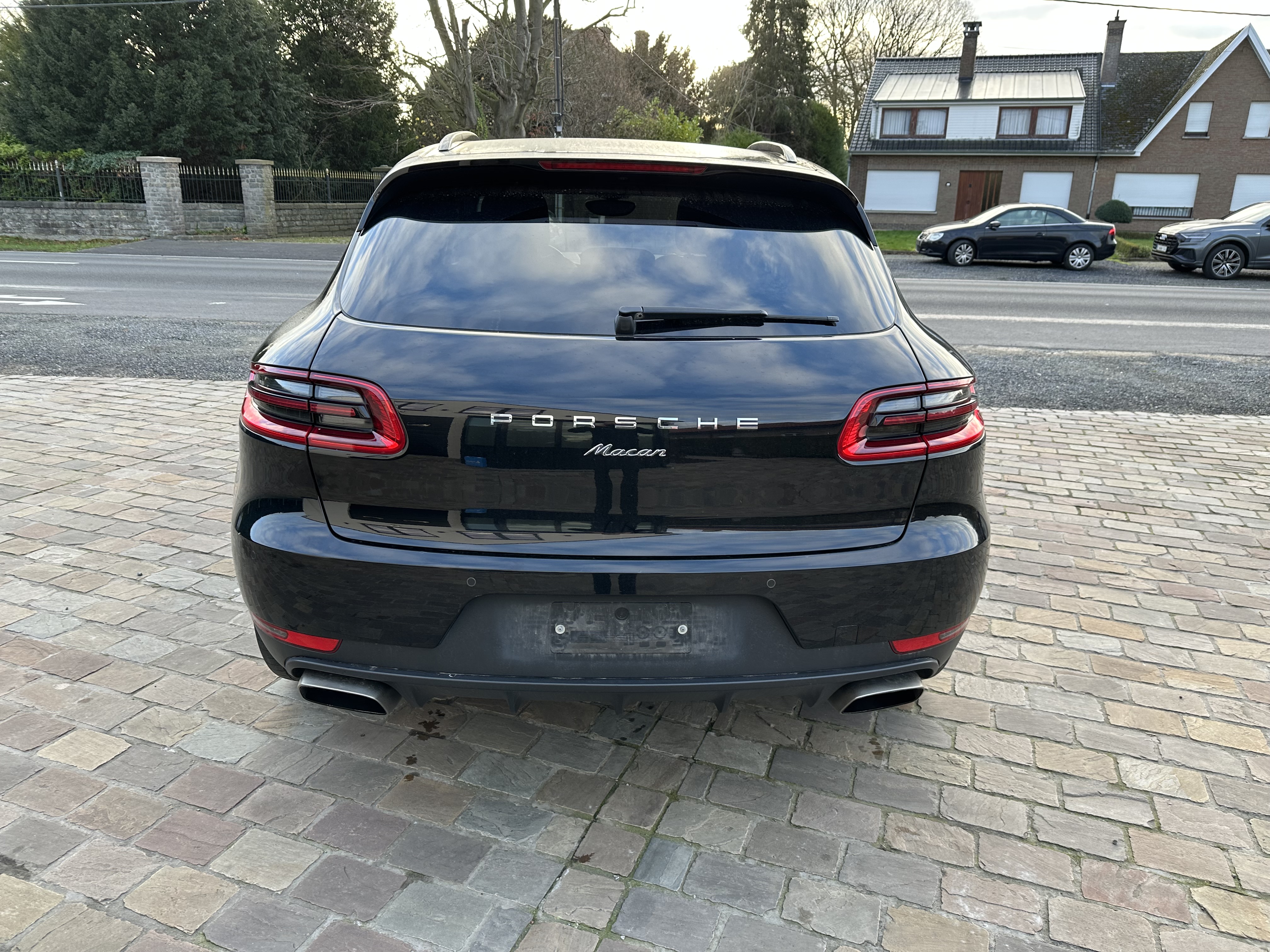 2017 Porsche Macan   AWD
