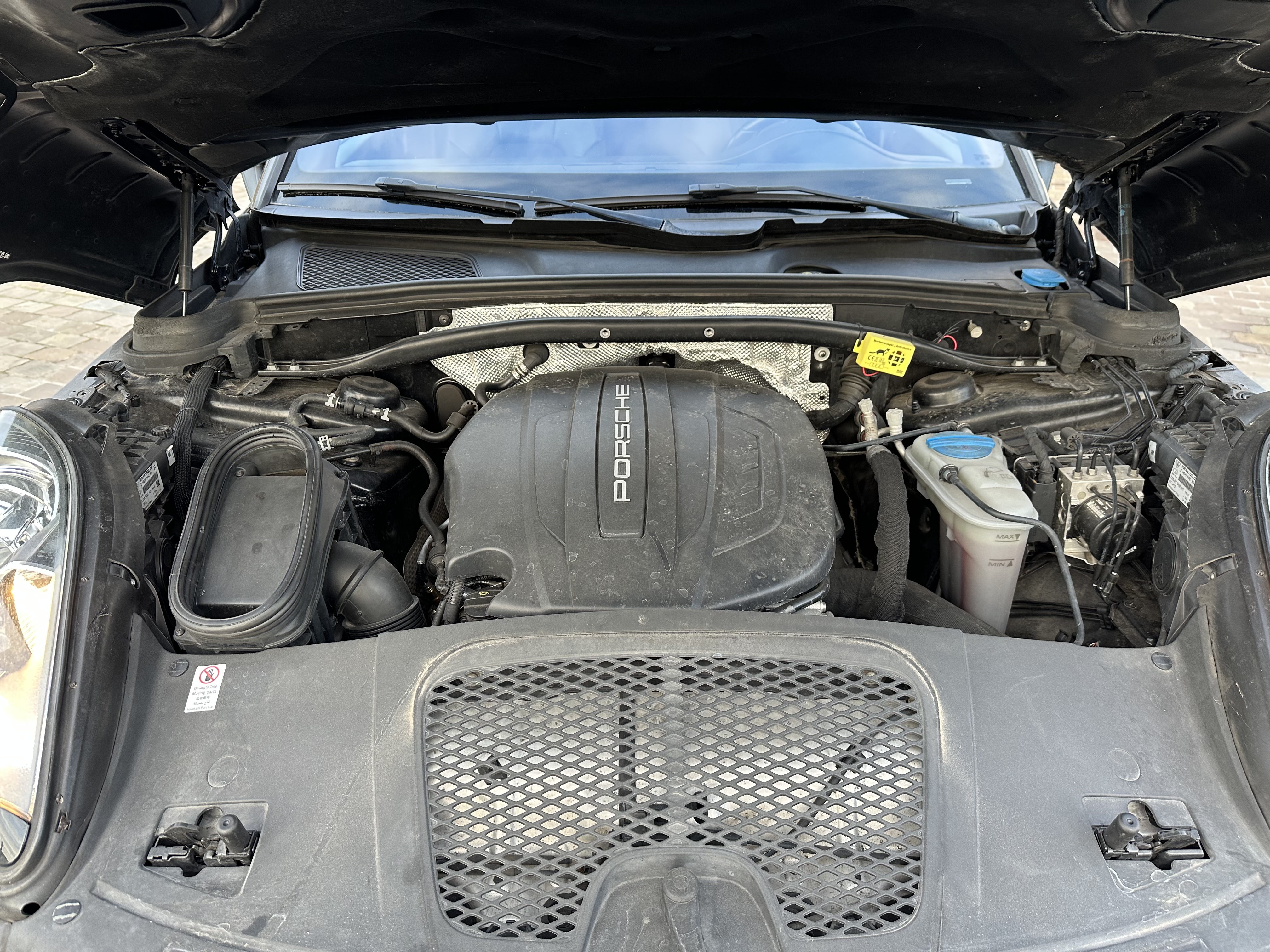 2017 Porsche Macan   AWD