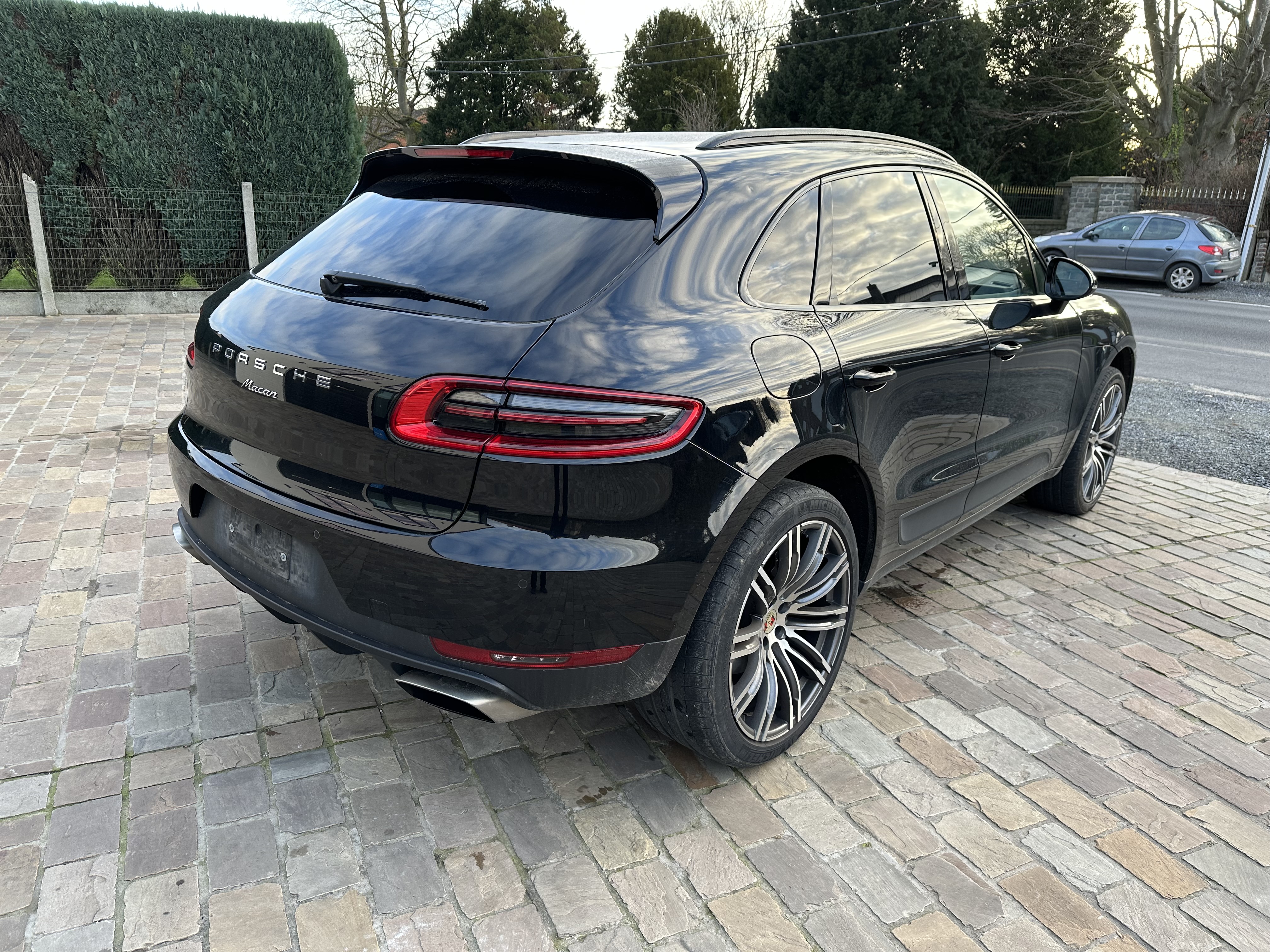 2017 Porsche Macan   AWD