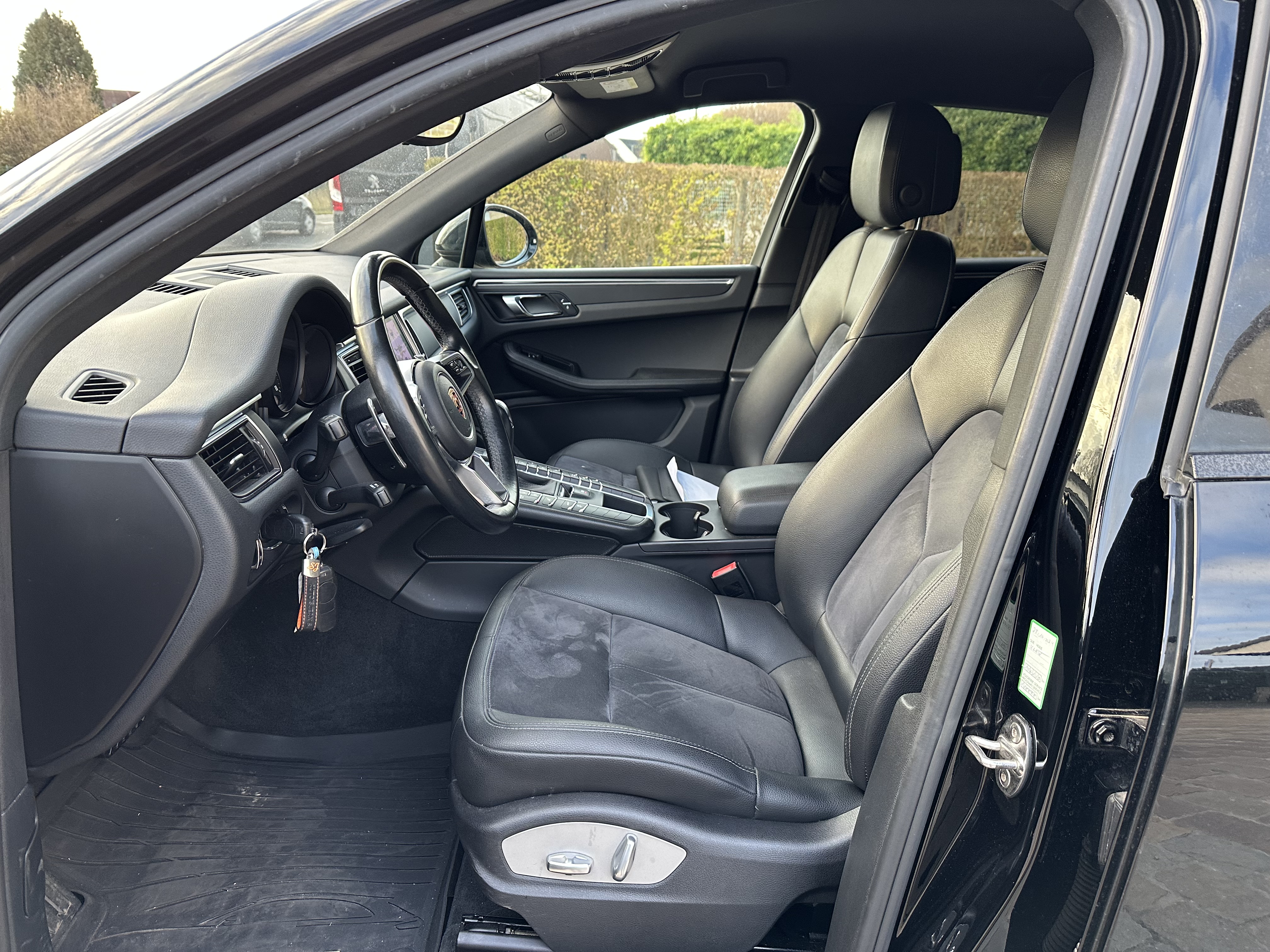 2017 Porsche Macan   AWD