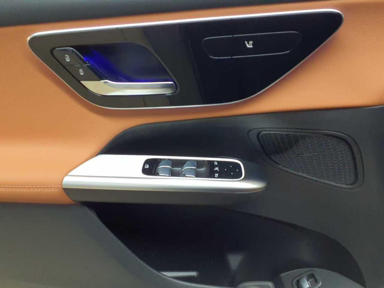 2025 Mercedes-Benz GLC   