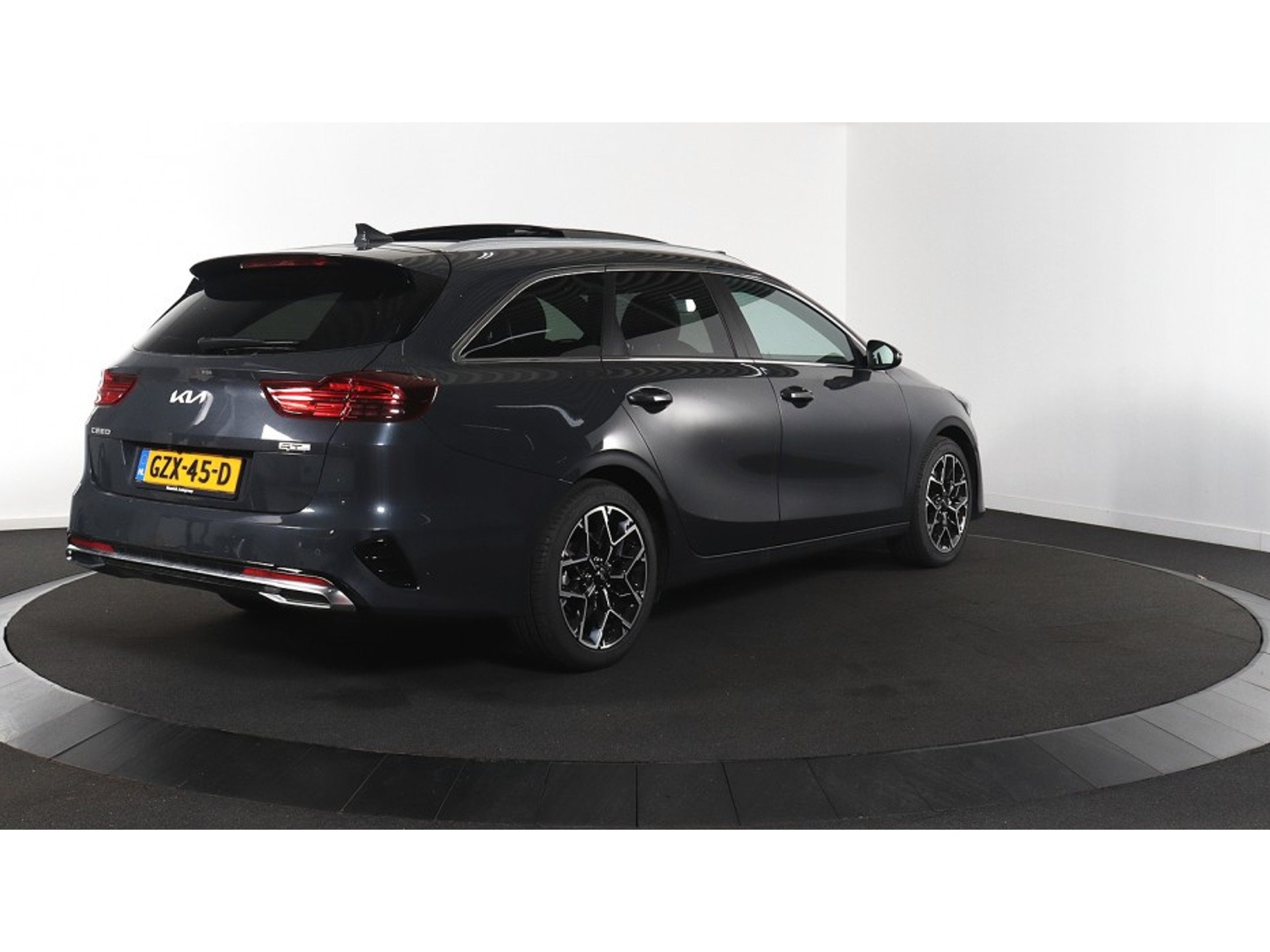 Kia Ceed 1.5 GDI GT Line - Petrol - Manual - 140 hp - 27.173 km