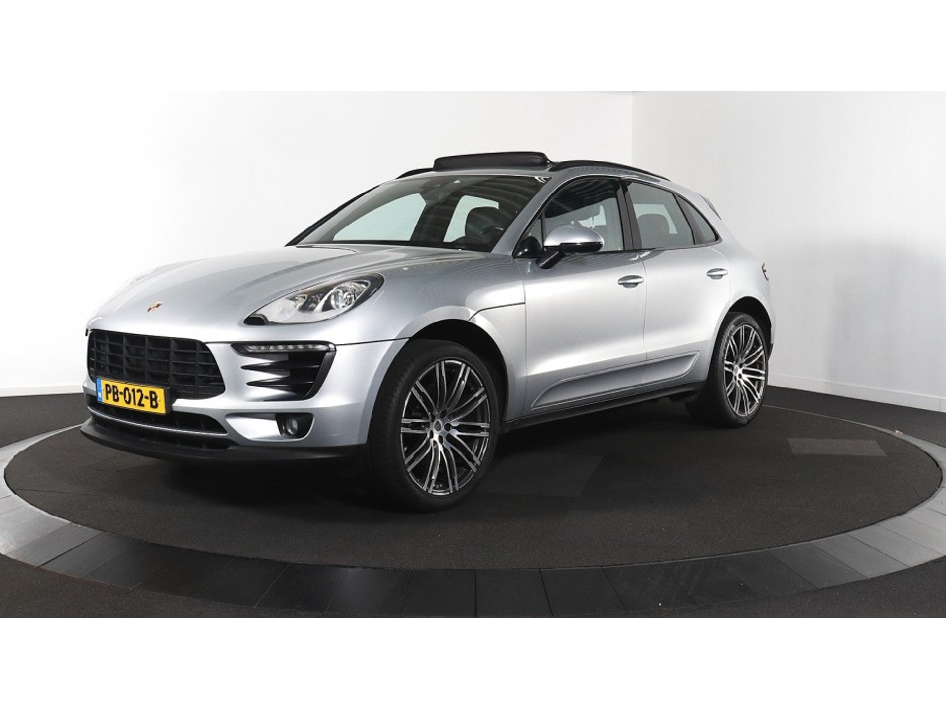 2017 Porsche Macan   