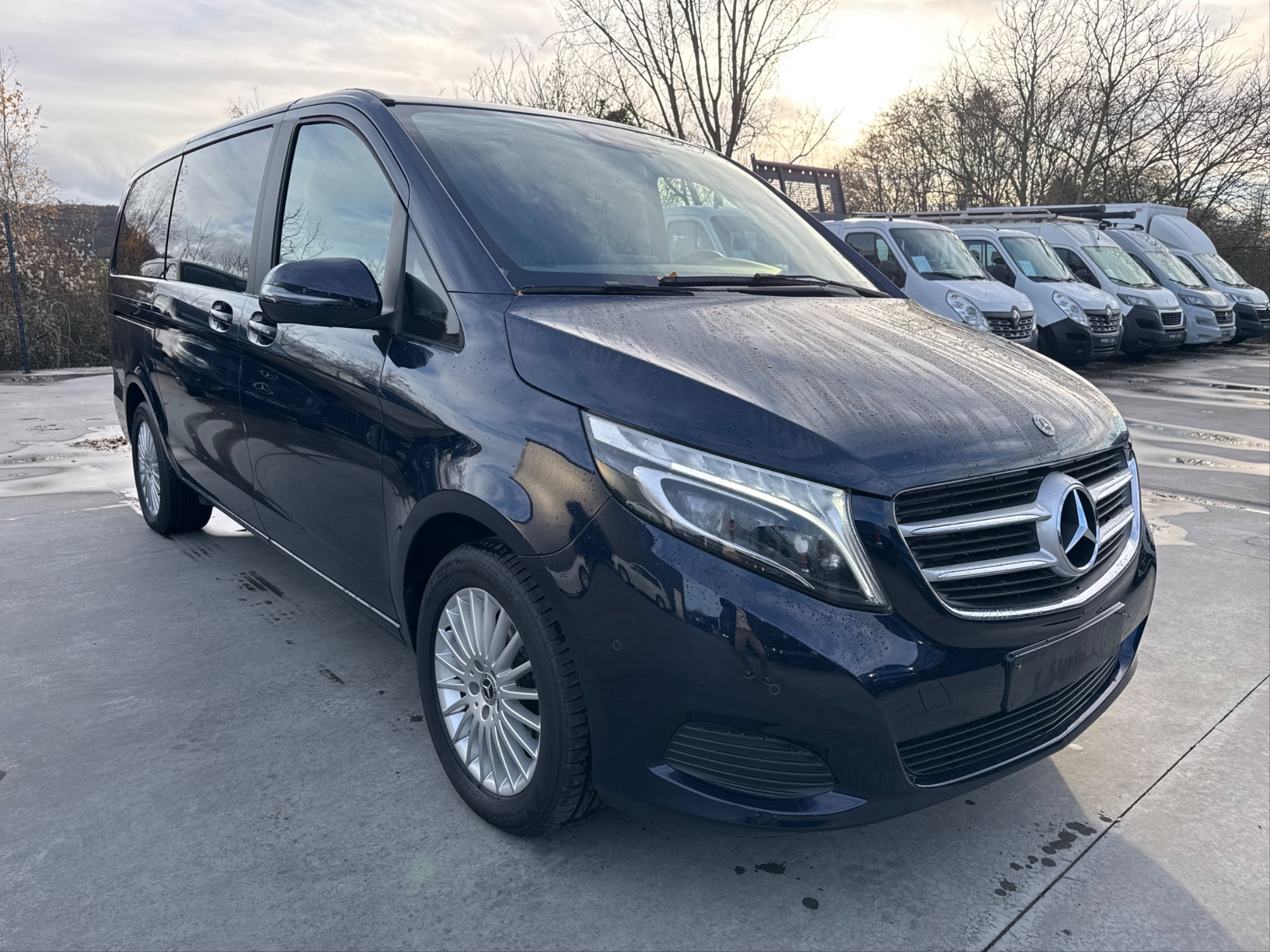 Mercedes-Benz V 220 CDI - Diesel - Automatic - 163 hp - 57.300 km 