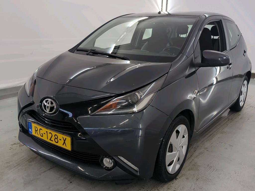 Toyota Aygo 1.0 VVT-i X-Play - Petrol - Manual - 69 hp - 87.814 km
