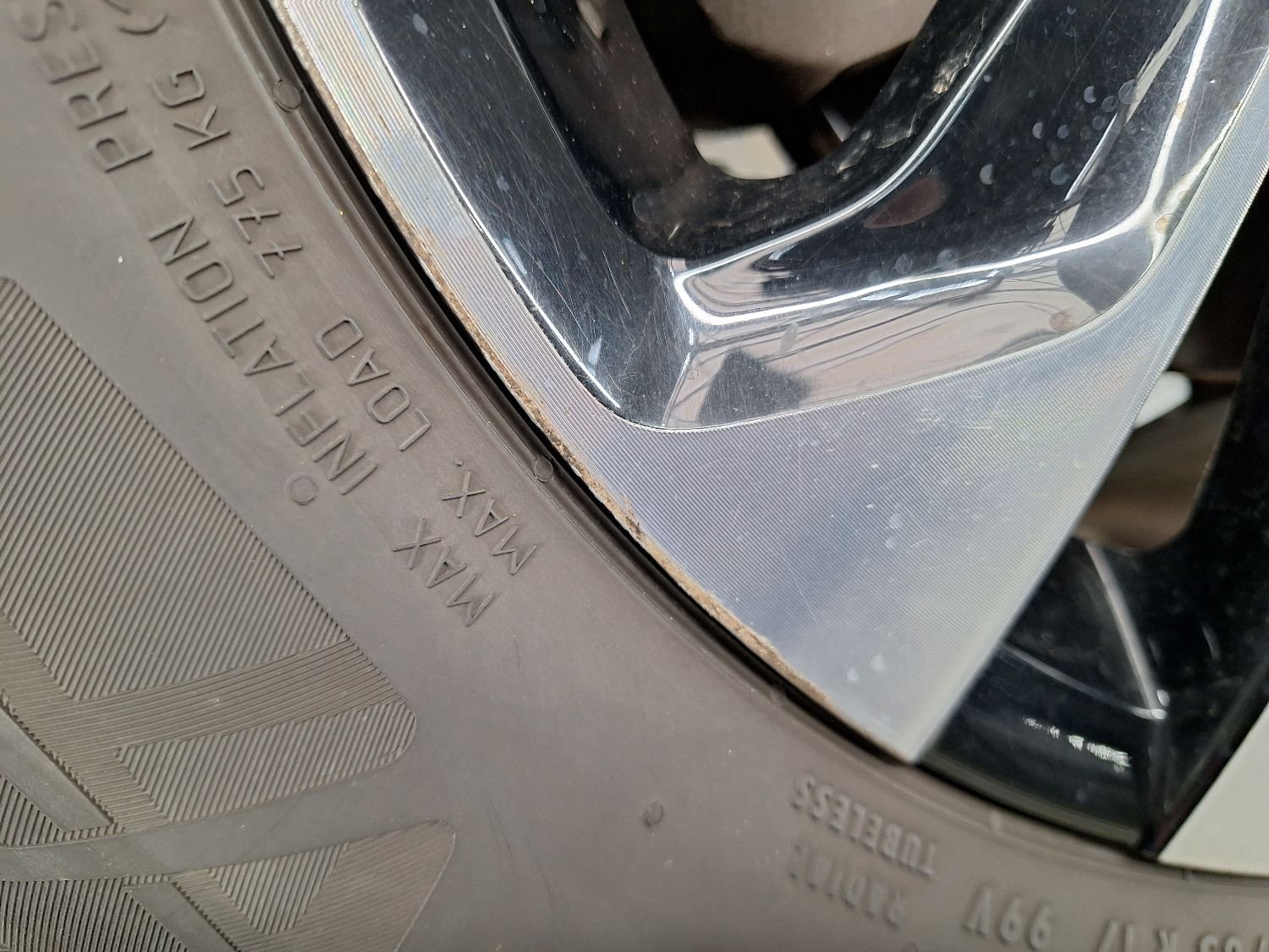 2017 Volkswagen Tiguan   