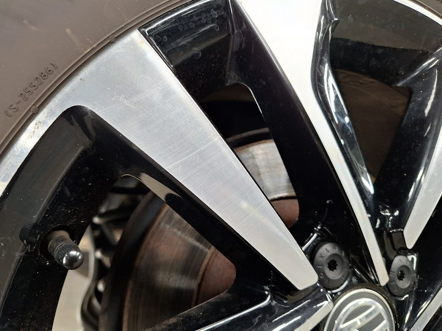 2017 Volkswagen Tiguan   