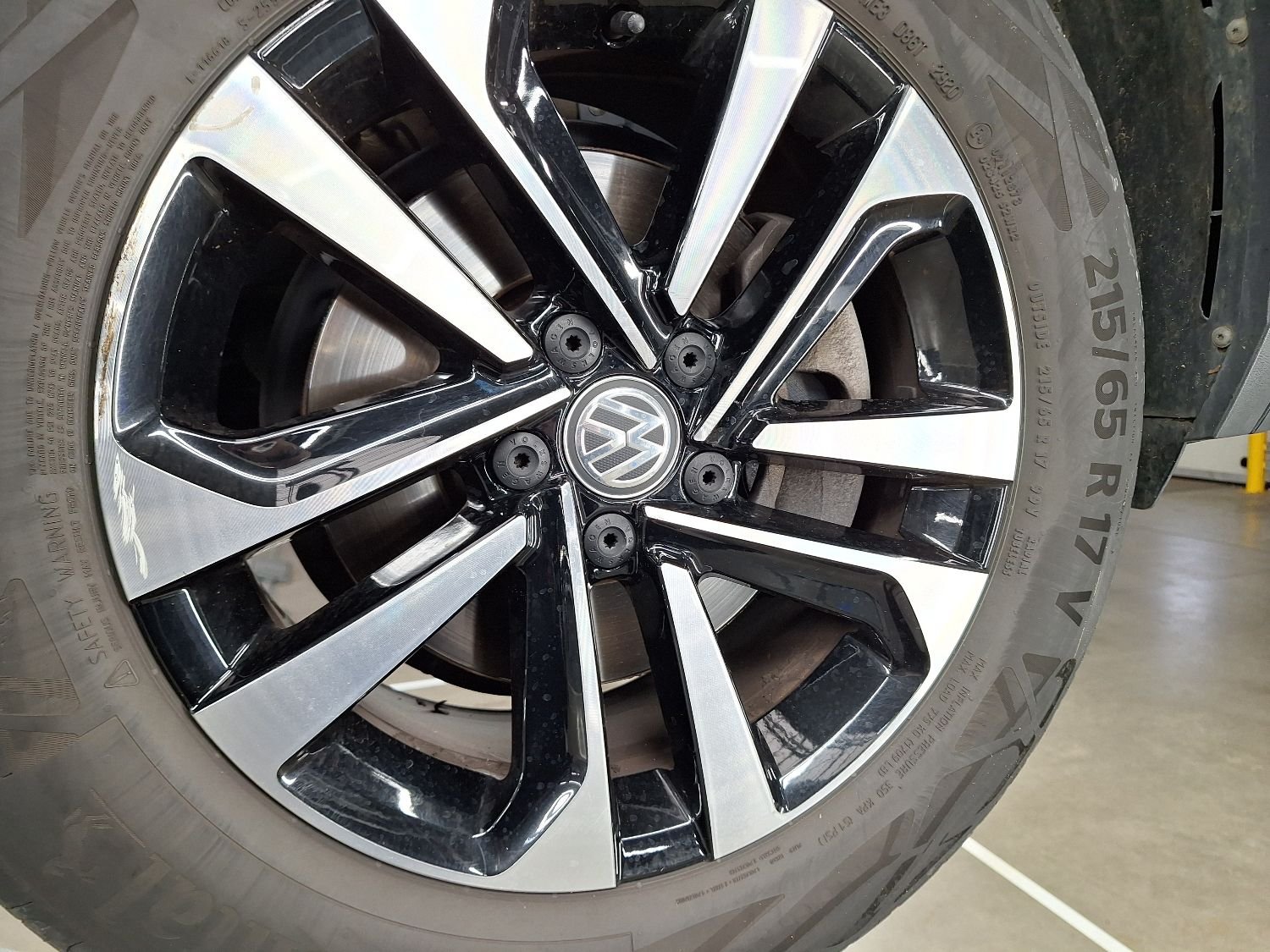 2017 Volkswagen Tiguan   