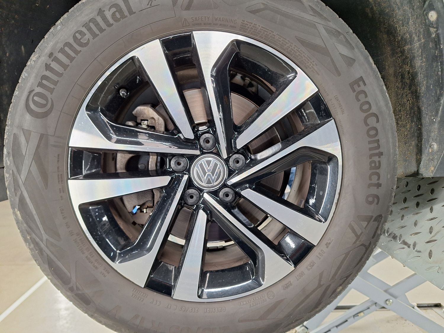 2017 Volkswagen Tiguan   