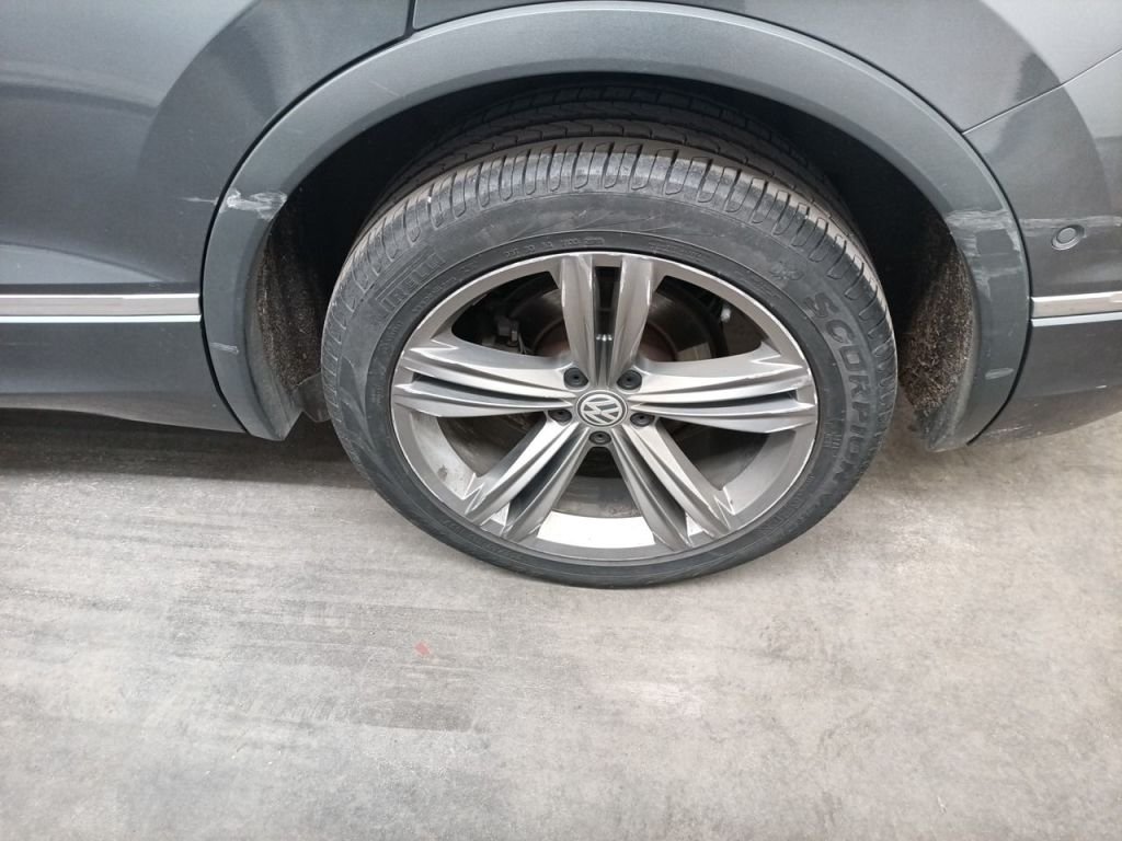 2017 Volkswagen Tiguan   