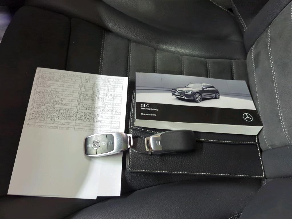 2021 Mercedes-Benz GLC   